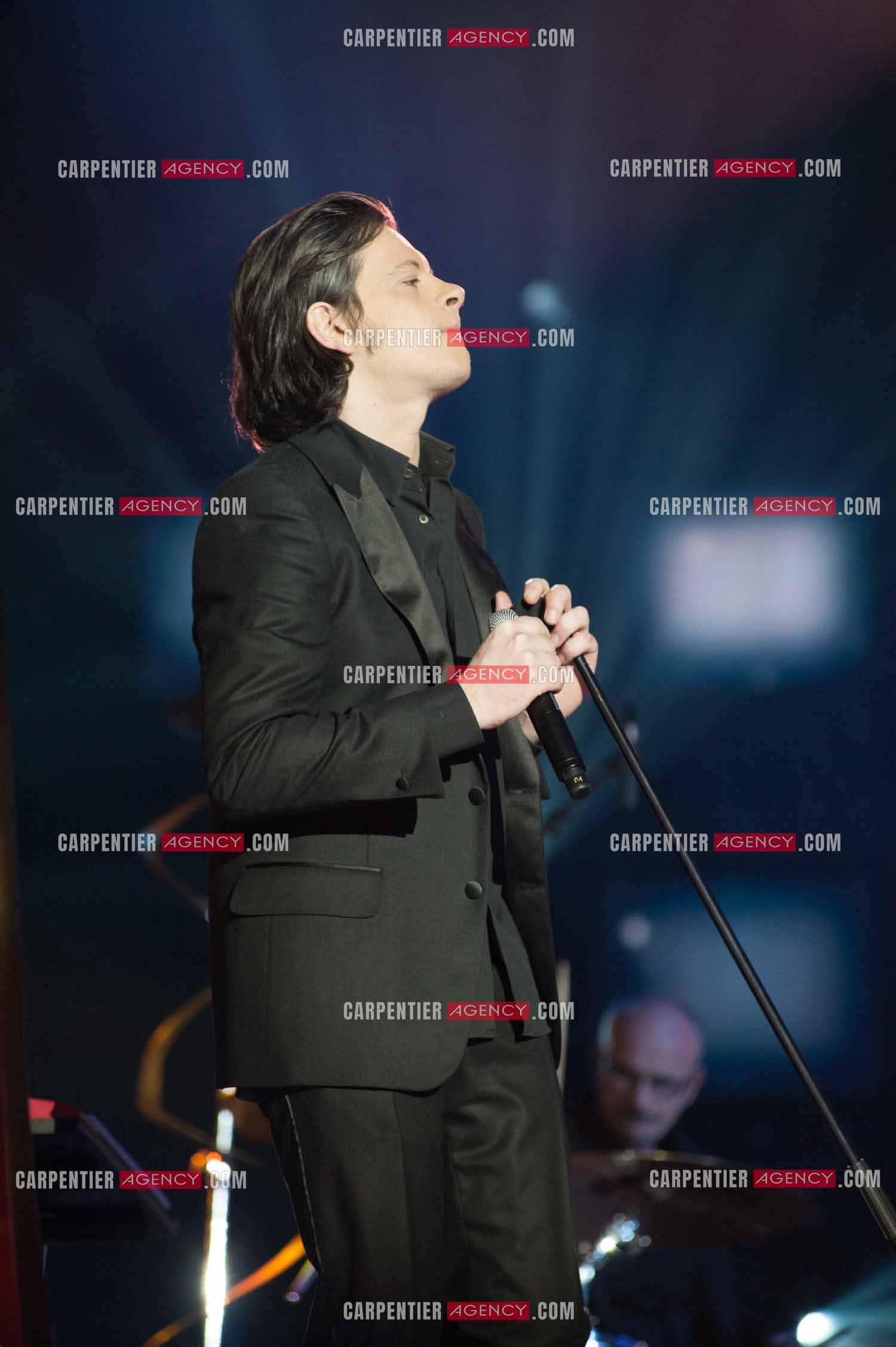 Le chanteur BENJAMIN BIOLAY aux Victoires de la musique 2010 au Zénith de Paris.