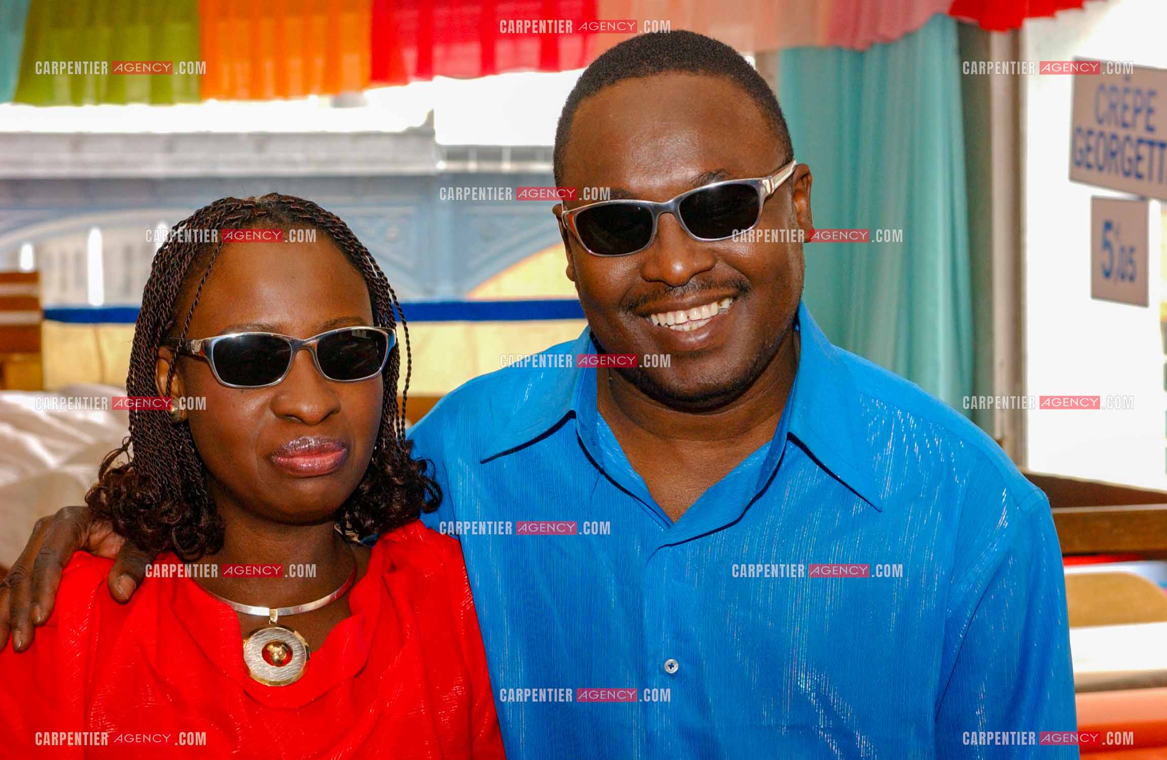 Le couple de chanteurs maliens aveugles Amadou Bagayoko et sa femme Mariam Doumbia lors d'un reportage photo à Paris.  ( Exclusif )