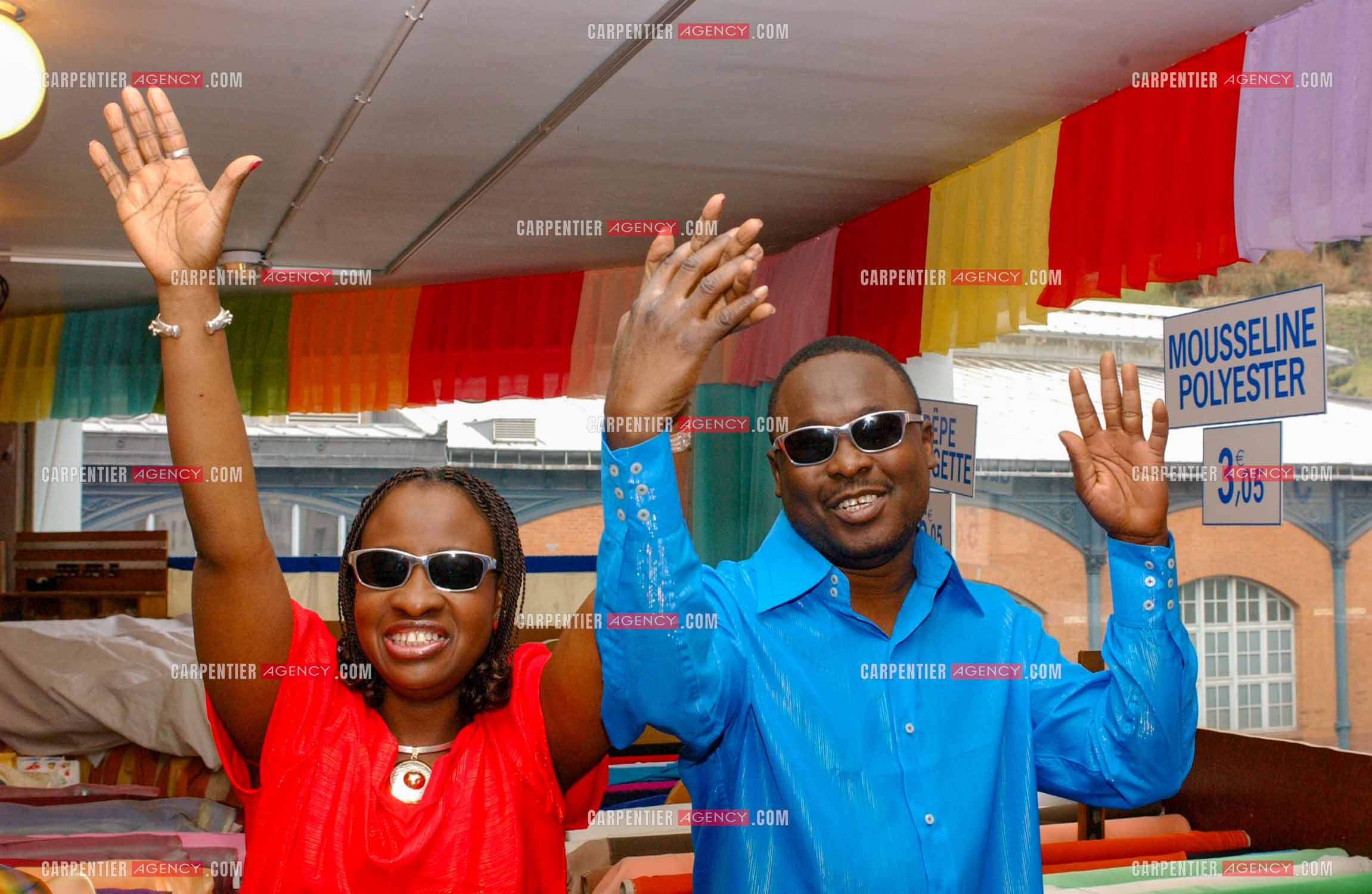 Le couple de chanteurs maliens aveugles Amadou Bagayoko et sa femme Mariam Doumbia lors d'un reportage photo à Paris.  ( Exclusif )