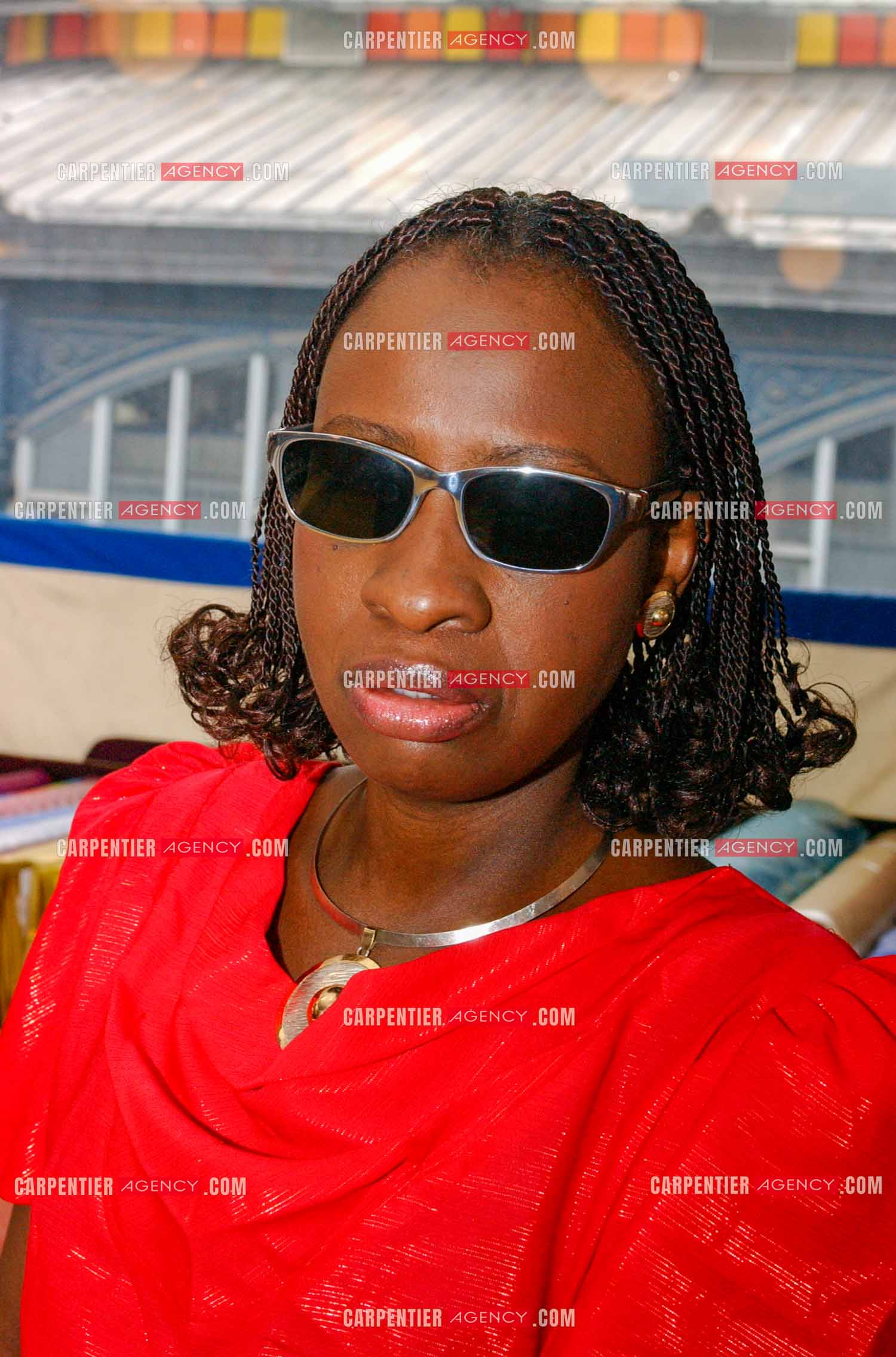 Le couple de chanteurs maliens aveugles Amadou Bagayoko et sa femme Mariam Doumbia lors d'un reportage photo à Paris.  ( Exclusif )