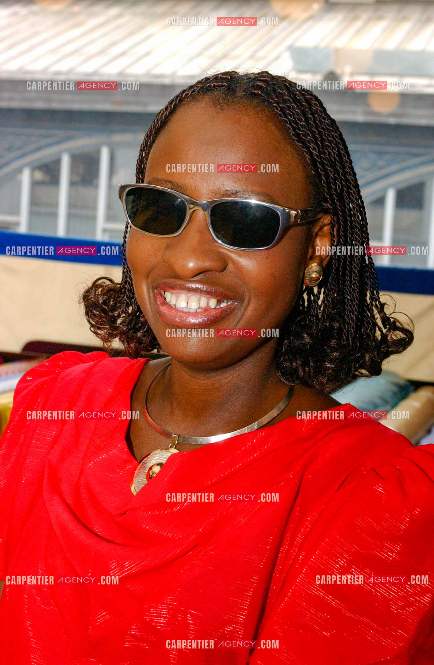 Le couple de chanteurs maliens aveugles Amadou Bagayoko et sa femme Mariam Doumbia lors d'un reportage photo à Paris.  ( Exclusif )