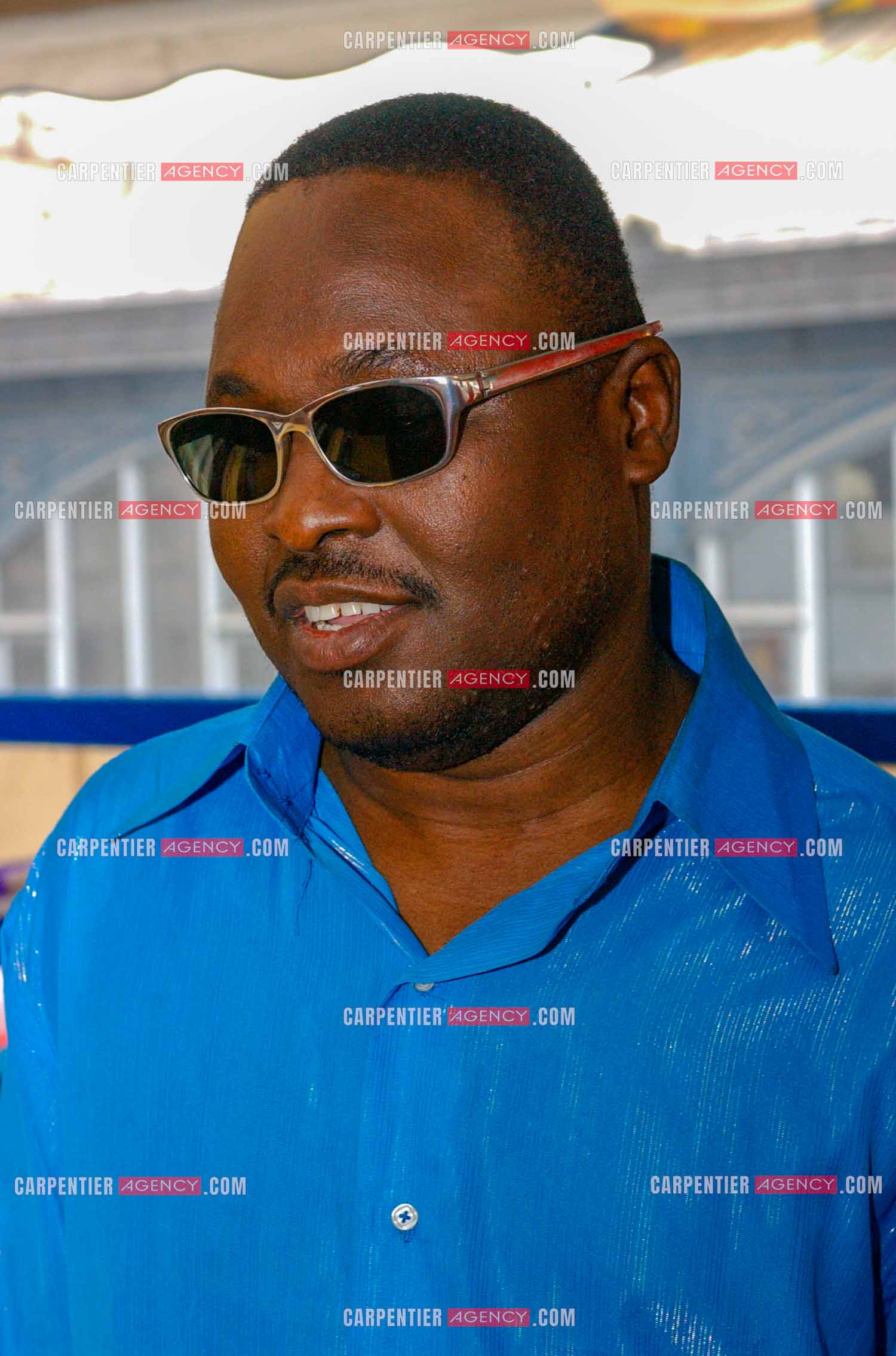 Le couple de chanteurs maliens aveugles Amadou Bagayoko et sa femme Mariam Doumbia lors d'un reportage photo à Paris.  ( Exclusif )