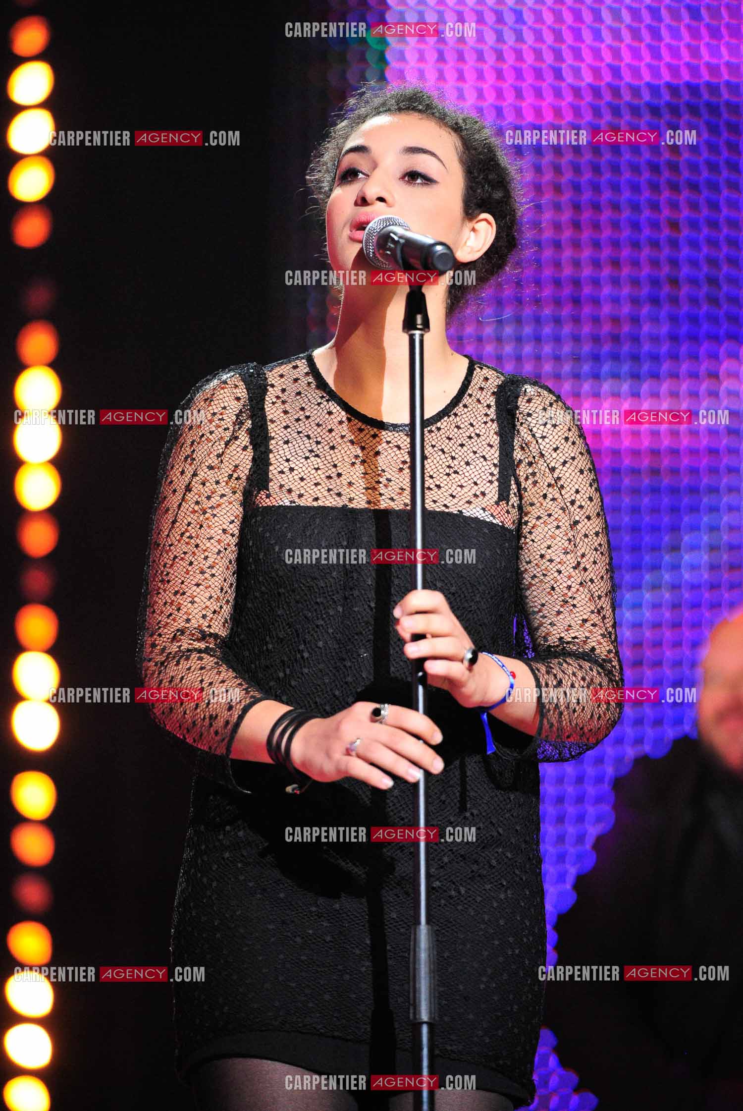 La chanteuse Camela Jordana en concert au Zénith de Paris.