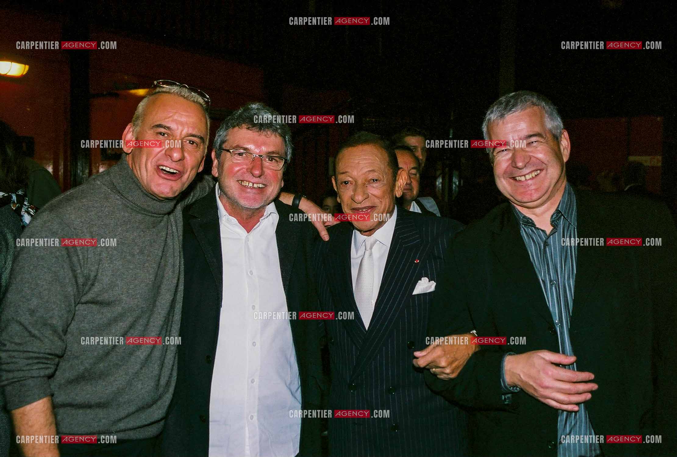 Le chanteur Henry Salvador le chanteur Michel Fugain avec les deux directeurs du Zénith de Paris Daniel Karavec et Daniel Colling. (Exclusif )