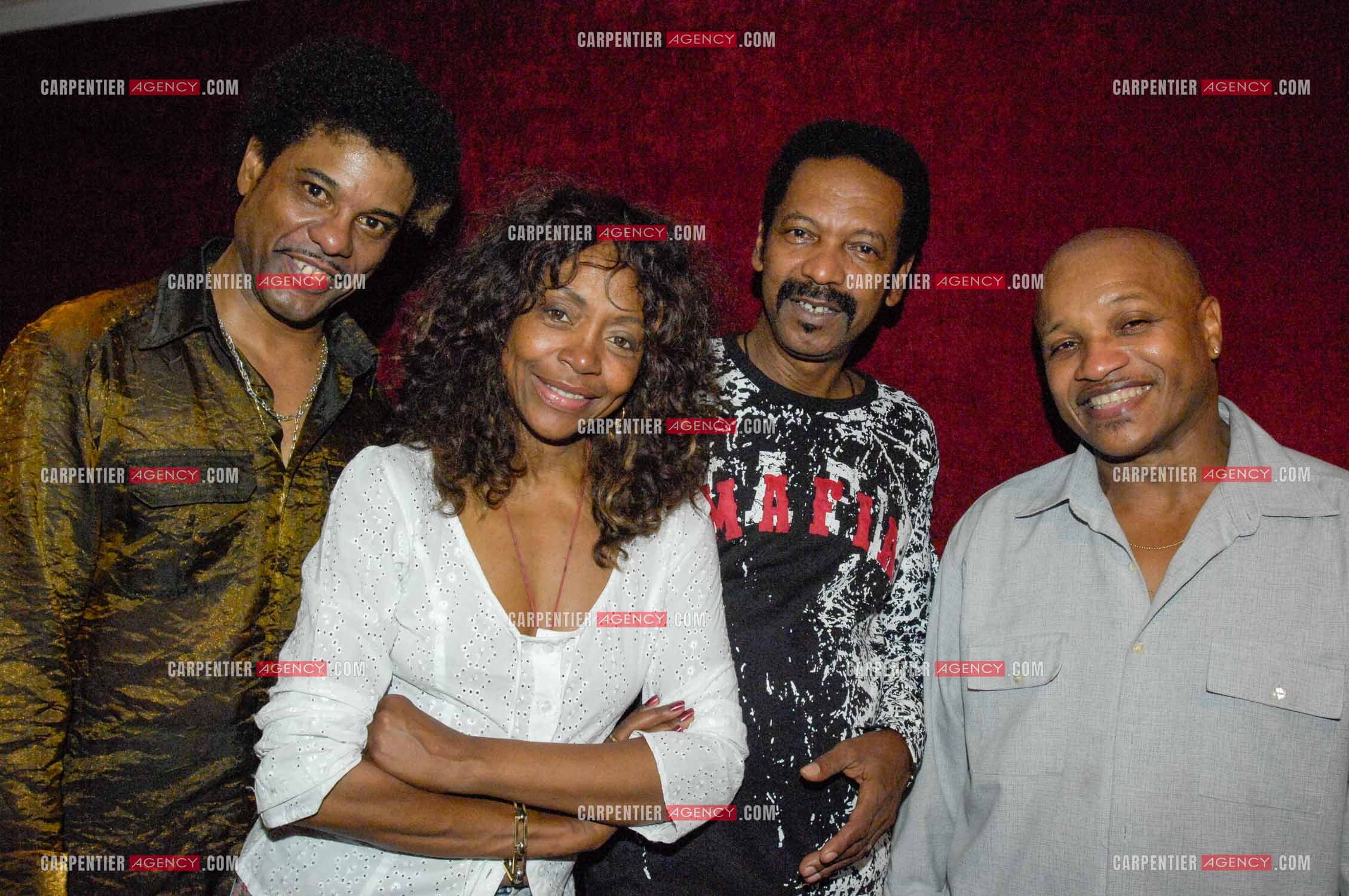 Le groupe de la Compagnie Créole composé de Clémence Bringtown ( chanteuse du groupe ),José Sébéloué ( guitariste et choriste), Julien Tarquin (guitariste et danseur ) et Guy Bevert ((choriste et danseur ).         ( Exclusif )