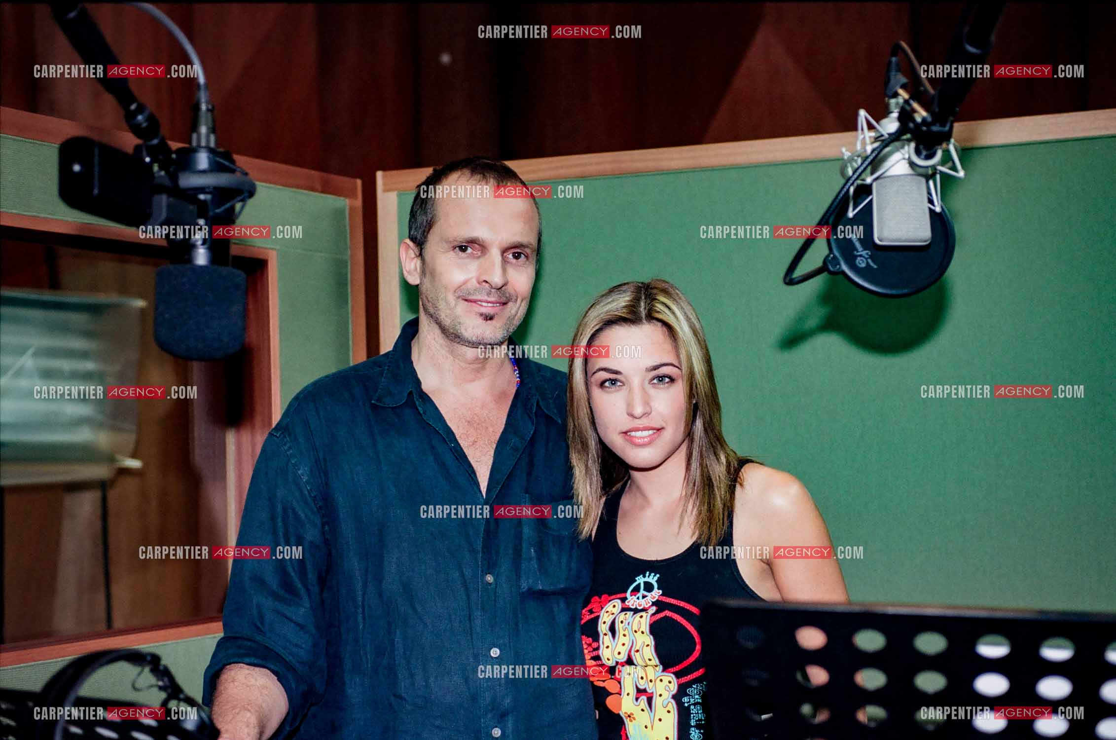 La chanteuse Natasha St-Pier et Miguel Bosé en studio d'enregistrement.    ( Exclusif )