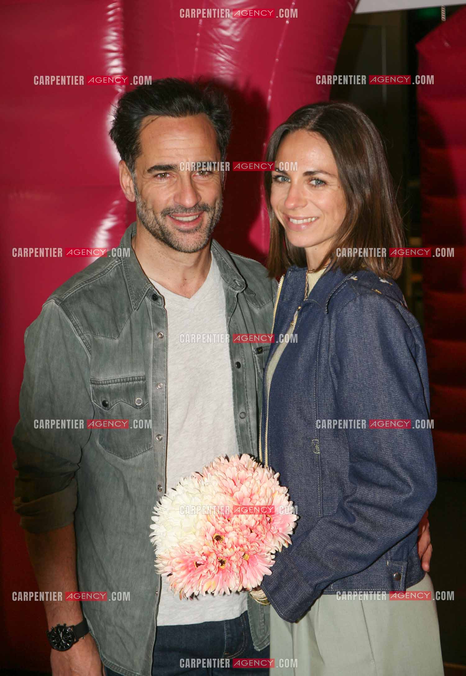 Première du film “ Notre tout petit mariage “ a l'UGC Paris. Florent Peyre et sa femme Virginie.