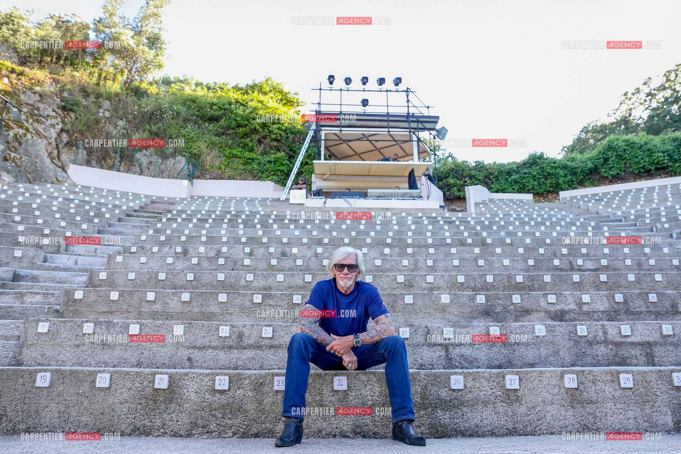 Le chanteur Pierre Billon au théâtre de verdure a Ramatuelle.  ( Exclusif )