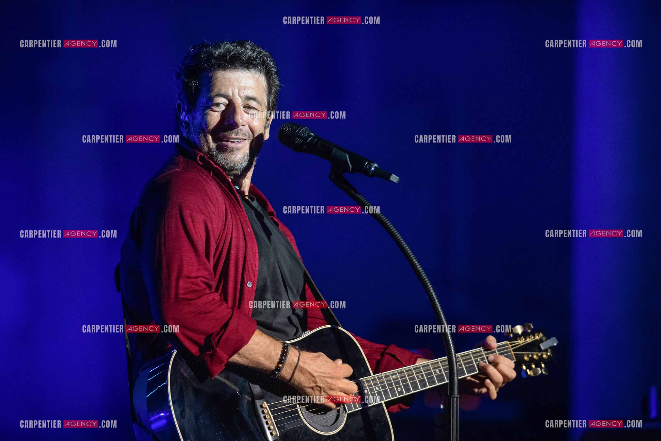 Le chanteur Patrick Bruel lors de son concert en acoustique au Théâtre de Verdure de Ramatuelle pour l'ouverture du festival 2022.     ( Exclusif )