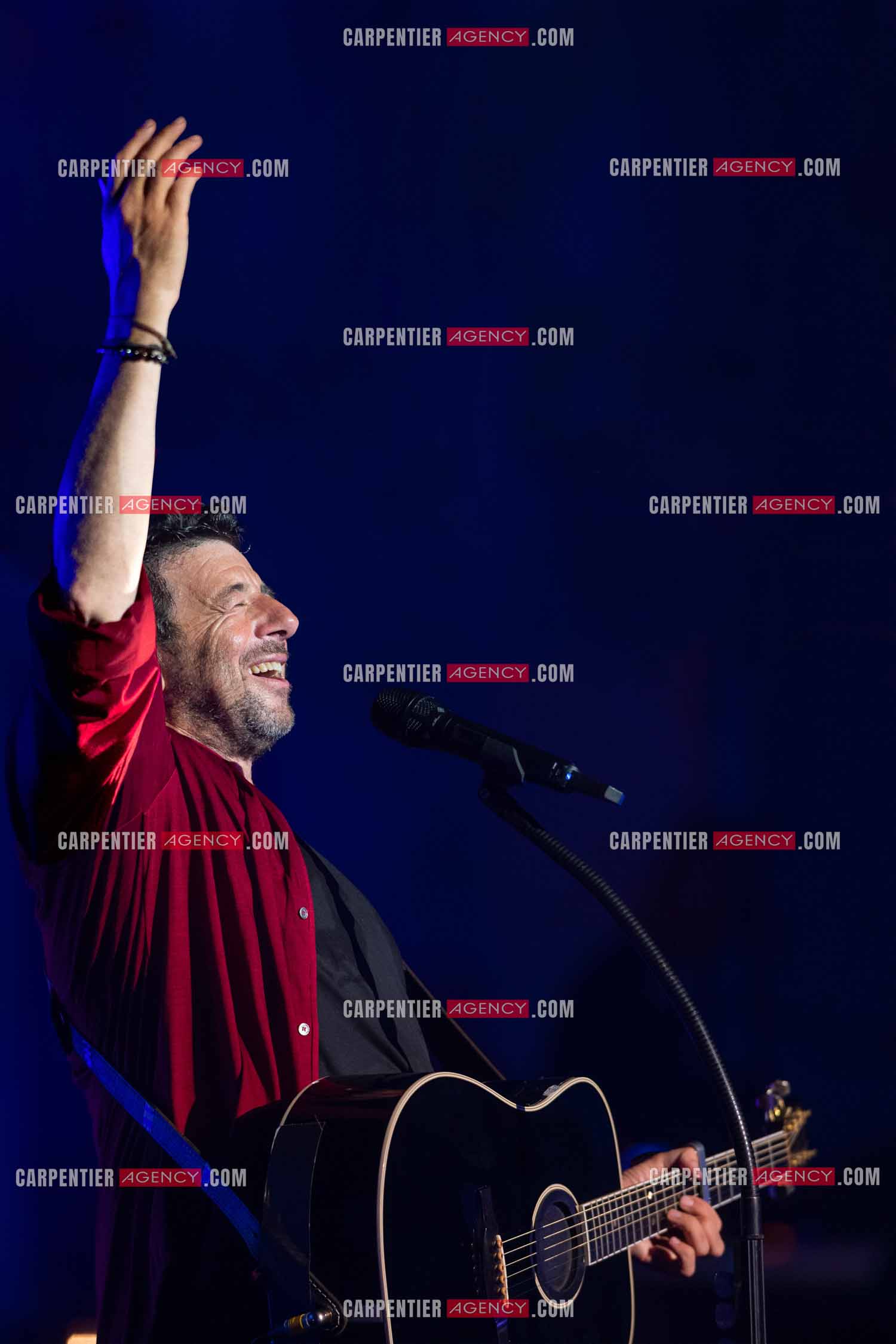 Le chanteur Patrick Bruel lors de son concert en acoustique au Théâtre de Verdure de Ramatuelle pour l'ouverture du festival 2022.     ( Exclusif )
