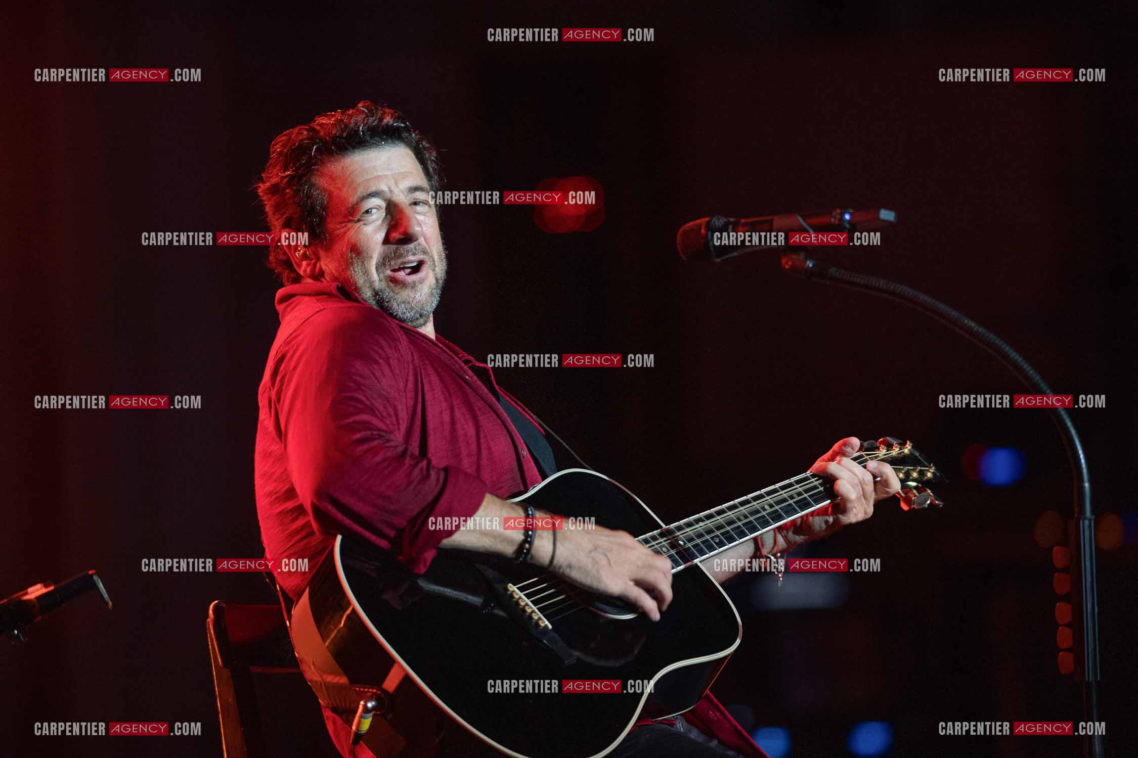 Le chanteur Patrick Bruel lors de son concert en acoustique au Théâtre de Verdure de Ramatuelle pour l'ouverture du festival 2022.     ( Exclusif )