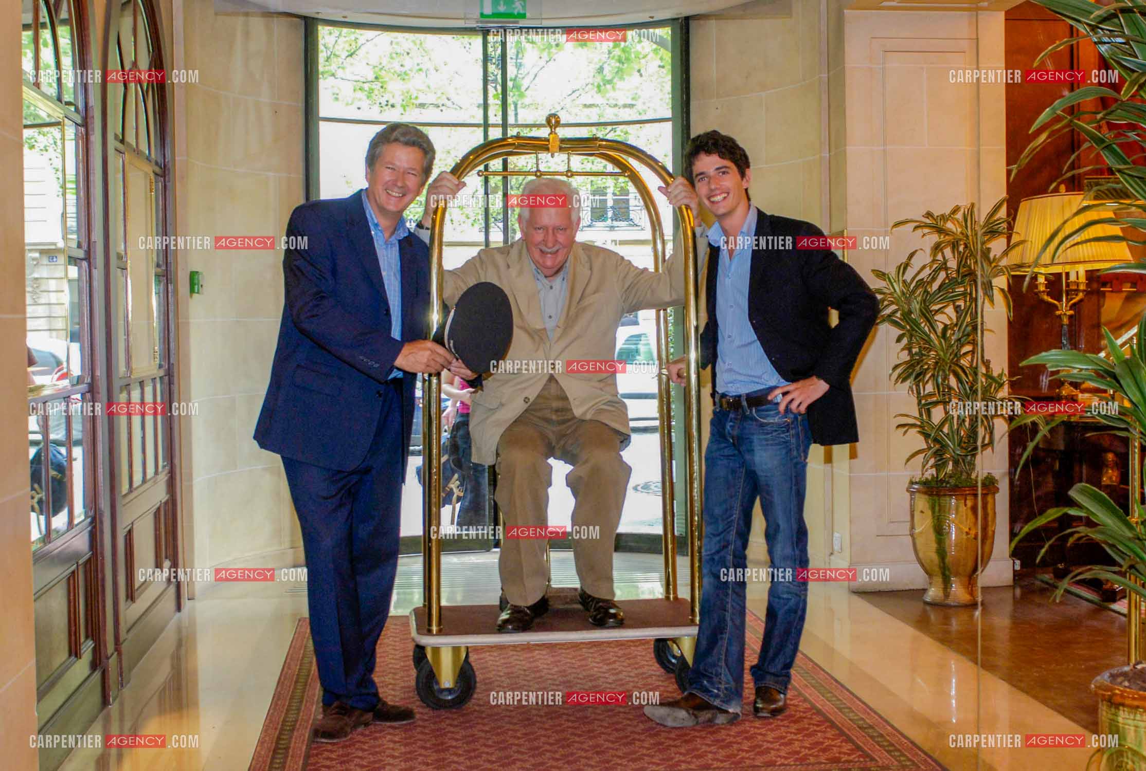 La famille Bellemare (Pierre Bellemare, Pierre Dhostel et son fils Franklin Bellemare) à Paris en 2006.  ( exclusif )