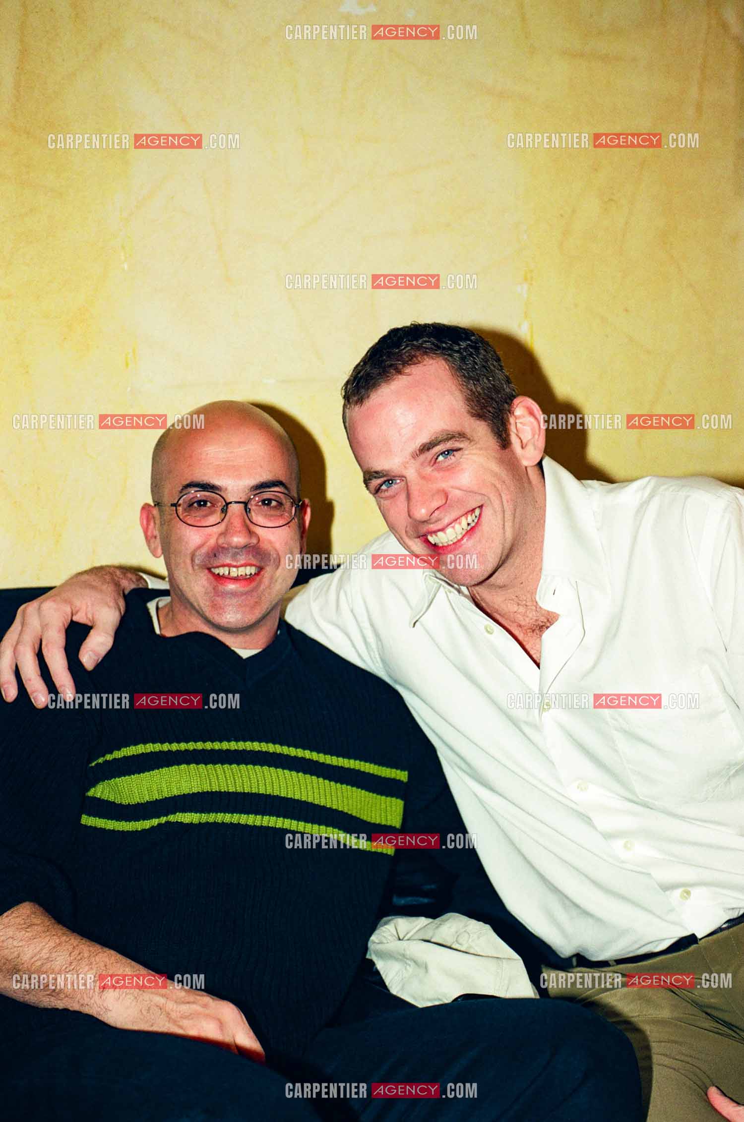 L'auteur Jacques Veneruso et le chanteur Garou dans leur loge en attente de l'enregistrement de l'émission.  ( Exclusif )