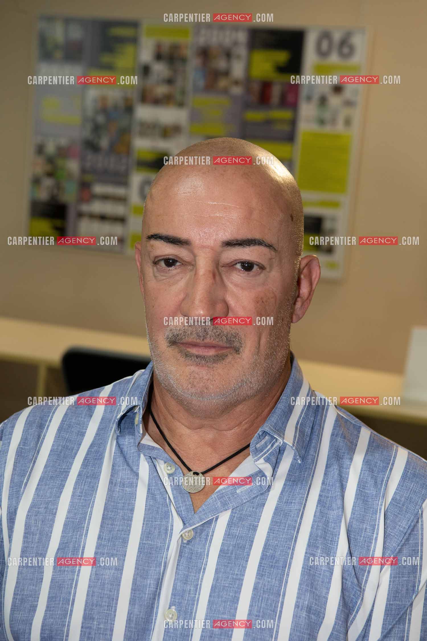 L'auteur Patrick Roussel présente son livre “ TOUT LE MONDE L'APPELAIT JOHNNY “ aux éditions Louis de Mareuil. Le chauffeur et garde du corps de Johnny y raconte 16 années aux côtés du rocker.    ( Exclusif )