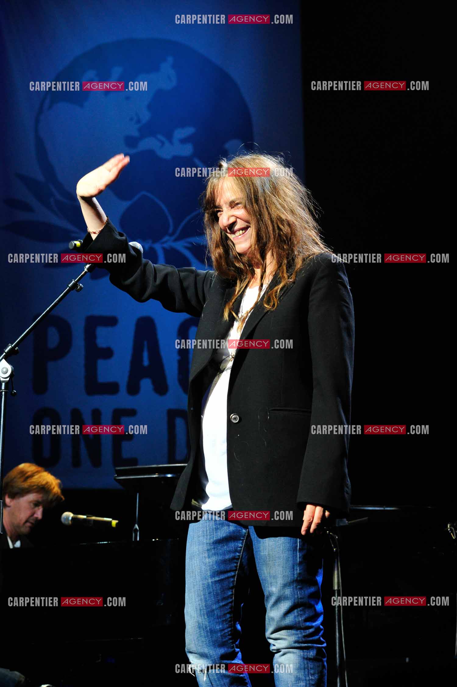 La chanteuse Patti Smith en concert au Zénith de Paris pour la Paix.