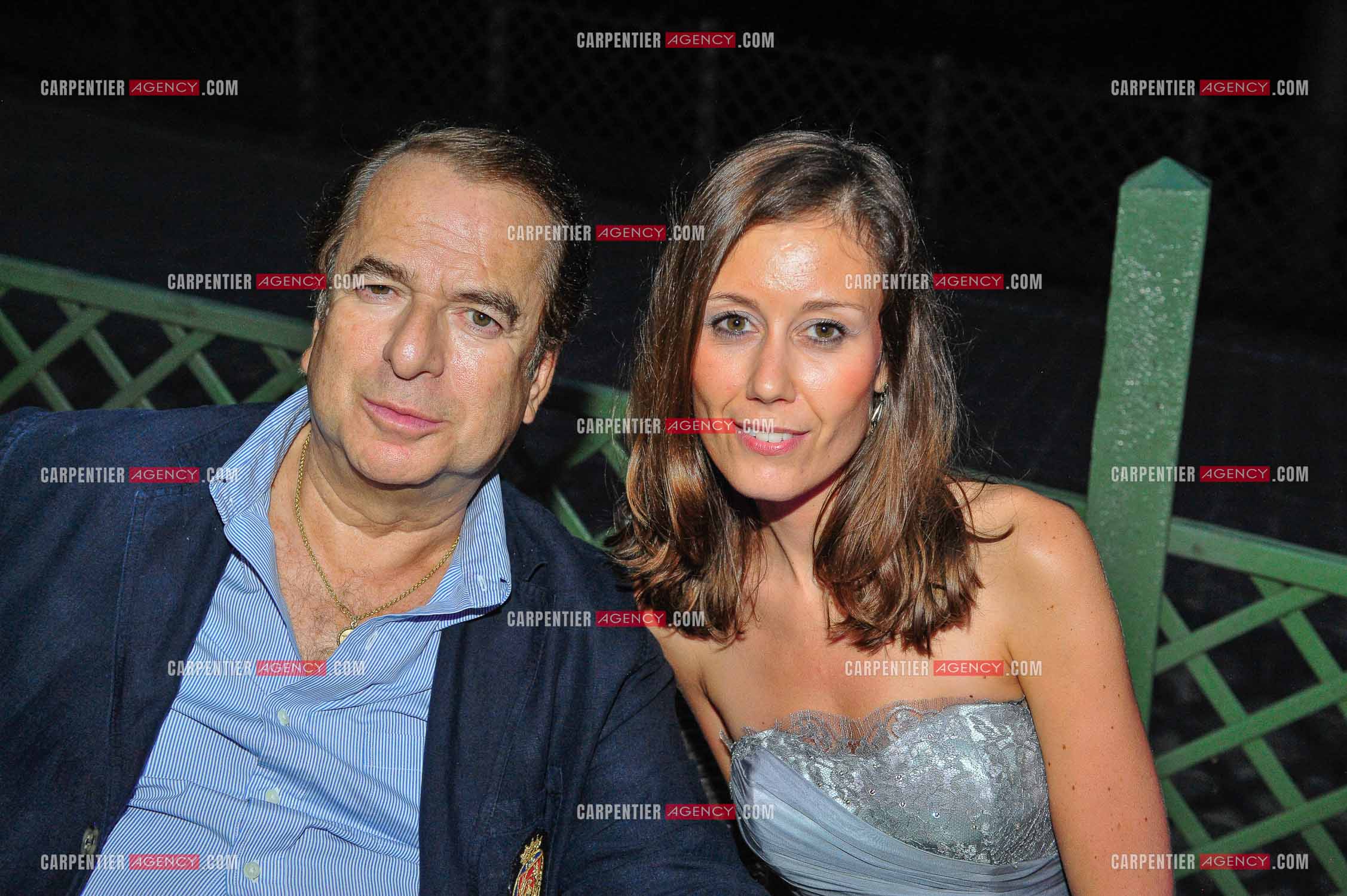 L'écrivain Paul-Loup Sulitzer et sa nouvelle compagne Annabelle Raha au restaurant " LA PERGOLAS “ a Saint-Cloud pour un diner spectacle. ( Exclusif )