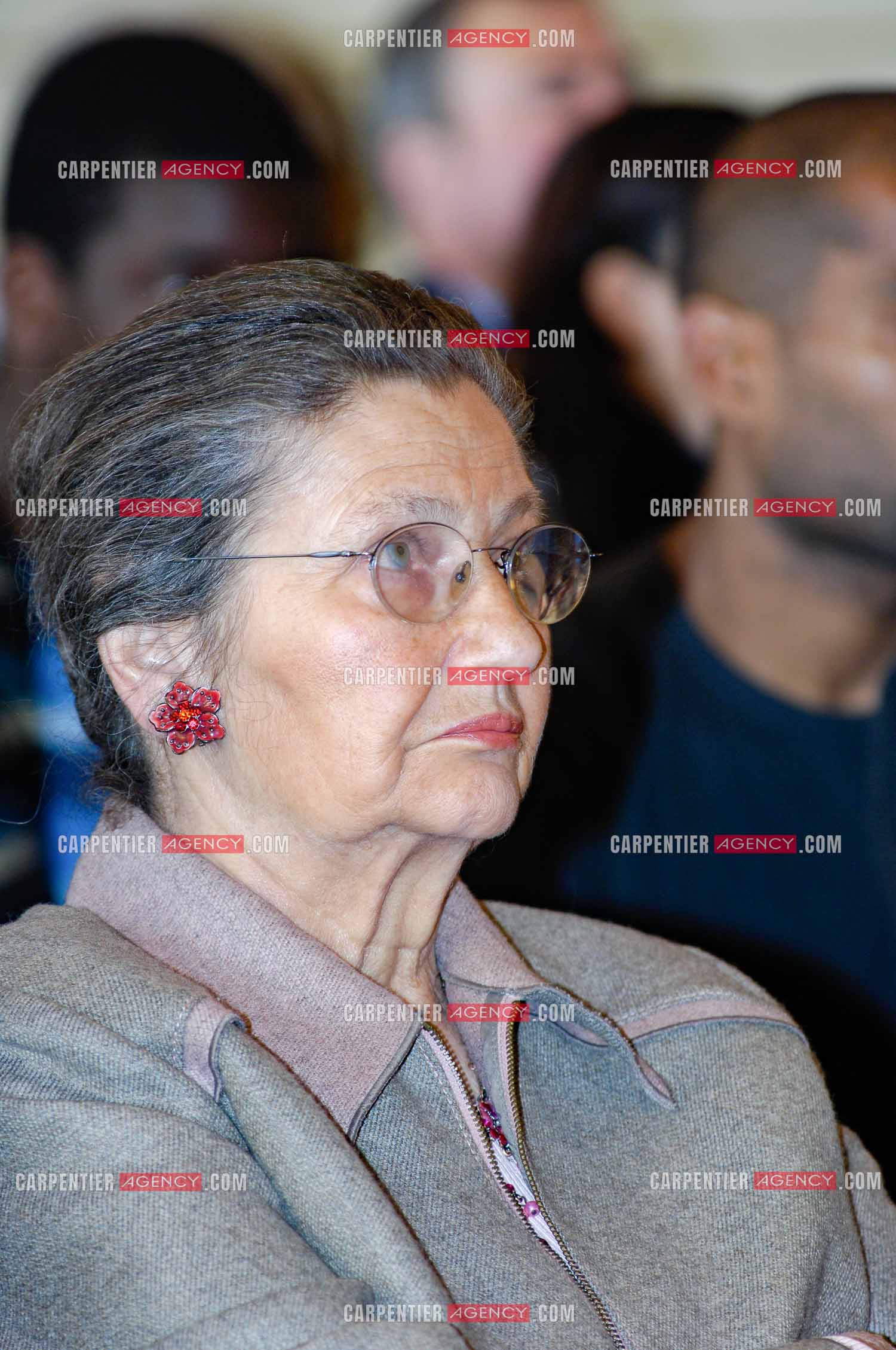 Journée mondiale des orphelins du sida présidée par Madame Simone Veil.          ( Exclusif )