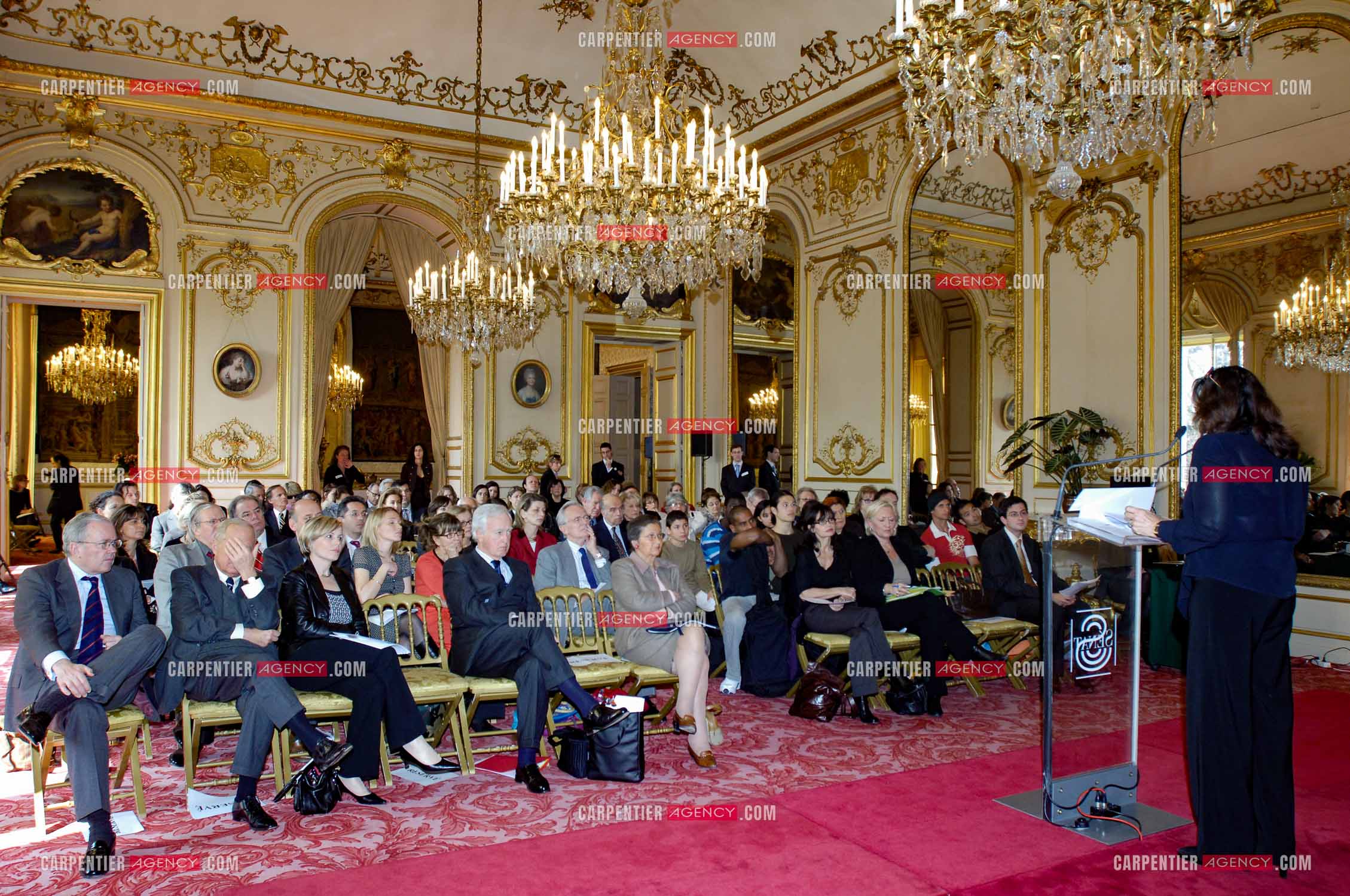 Journée mondiale des orphelins du sida présidée par Madame Simone Veil et Madame Albina du Boisrouvray.          ( Exclusif )