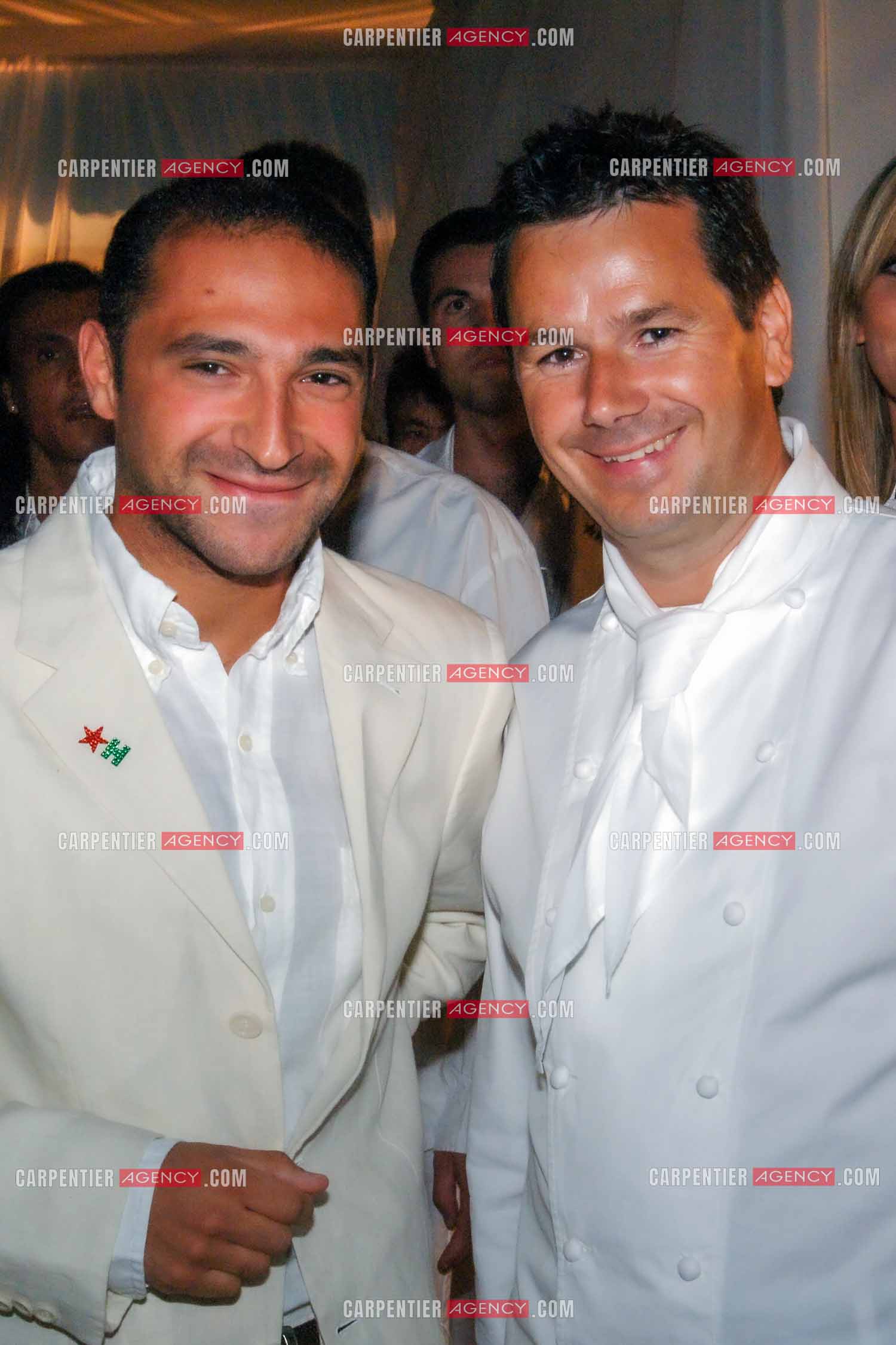 Thomas Fabius, fils de l’ancien ministre Laurent Fabius. Soirée Blanche organisée par le restaurateur Christophe Leroy au Moulin de Ramatuelle en 2005. Thomas Fabius et Christophe Leroy.   ( Exclusif )