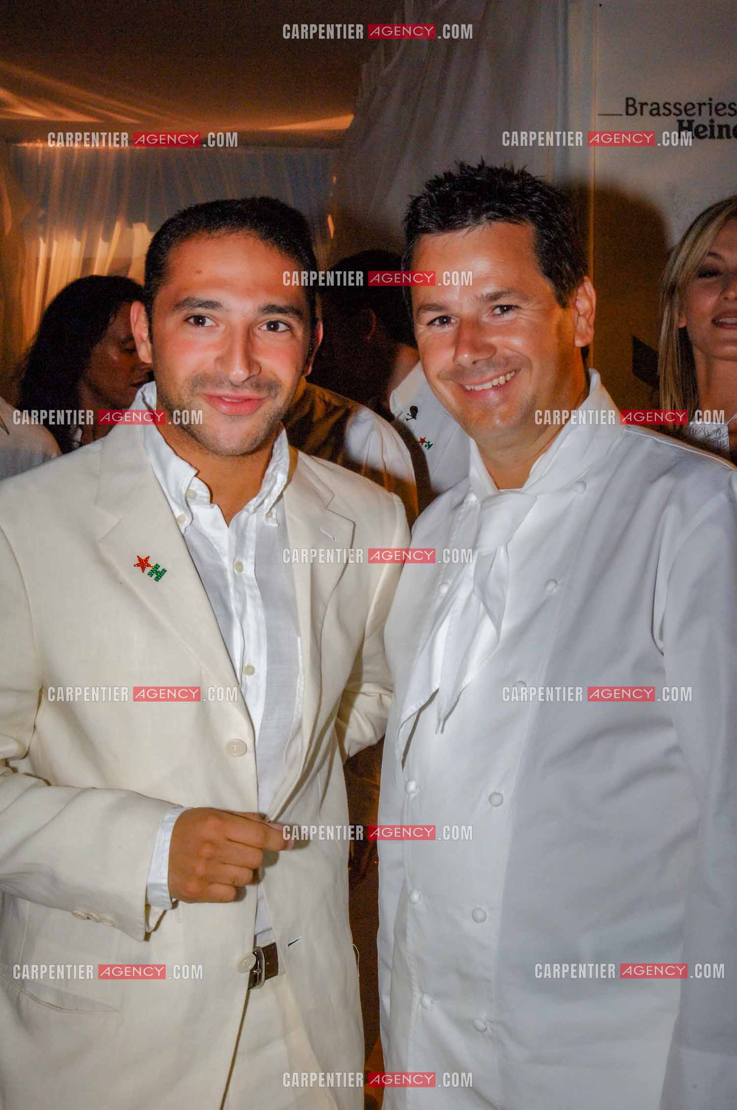 Thomas Fabius, fils de l’ancien ministre Laurent Fabius. Soirée Blanche organisée par le restaurateur Christophe Leroy au Moulin de Ramatuelle en 2005. Thomas Fabius et Christophe Leroy.   ( Exclusif )