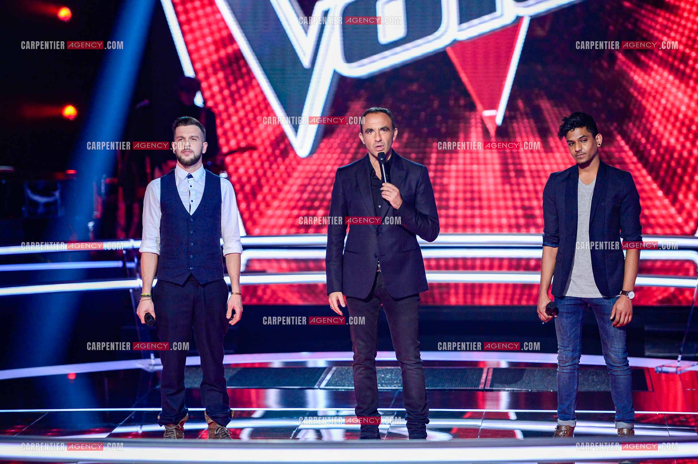 Émission The Voice Saison 5 présentée par l'animateur Nikos Aliagas. Enregistrement des Battles du 5 au 17 Déc 2015. Le candidat Claudio Capéo face au canditat Laurent-Pierre Lecordier.  ( Exclusif )