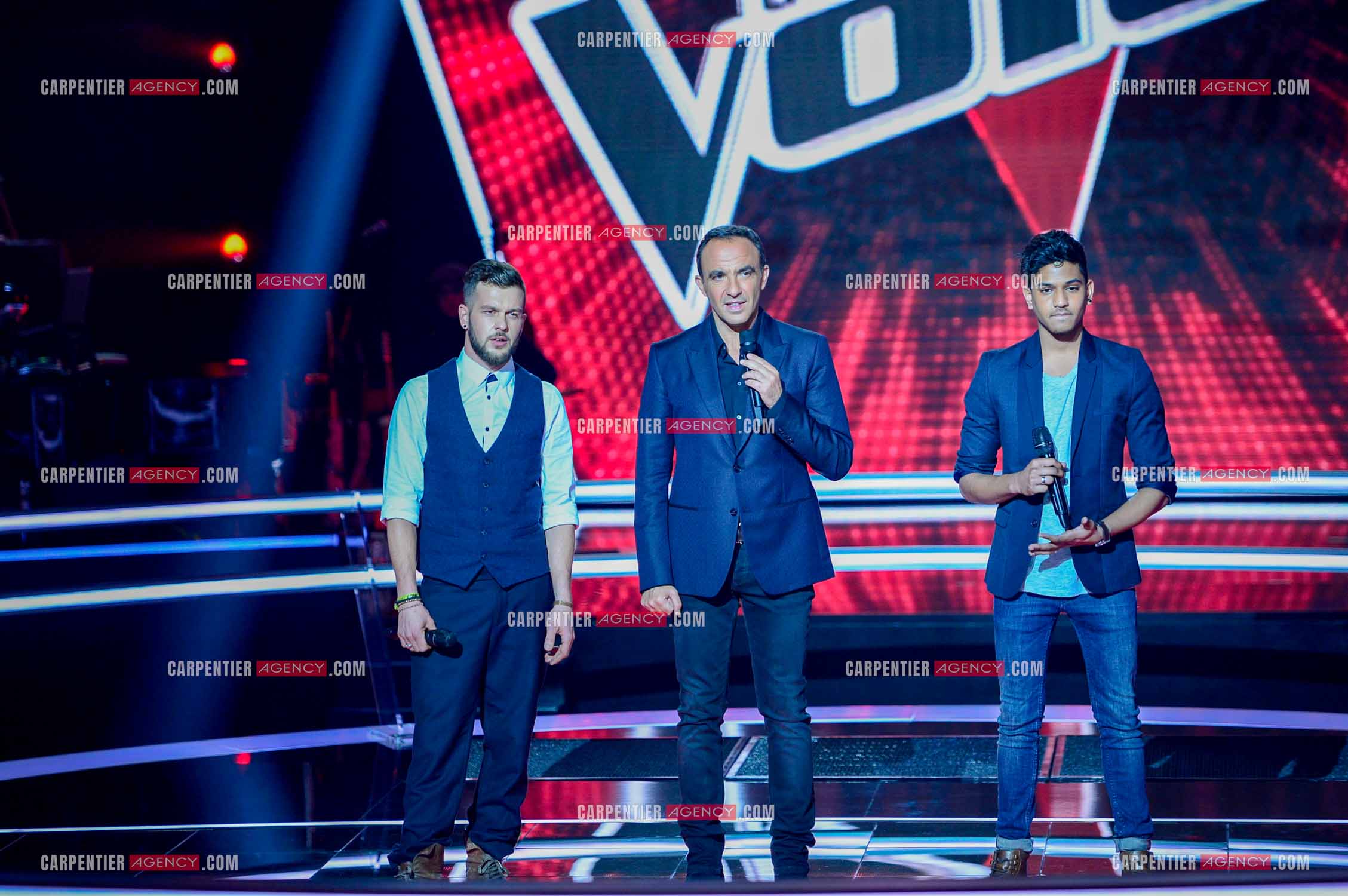 Émission The Voice Saison 5 présentée par l'animateur Nikos Aliagas. Enregistrement des Battles du 5 au 17 Déc 2015. Le candidat Claudio Capéo face au canditat Laurent-Pierre Lecordier.  ( Exclusif )