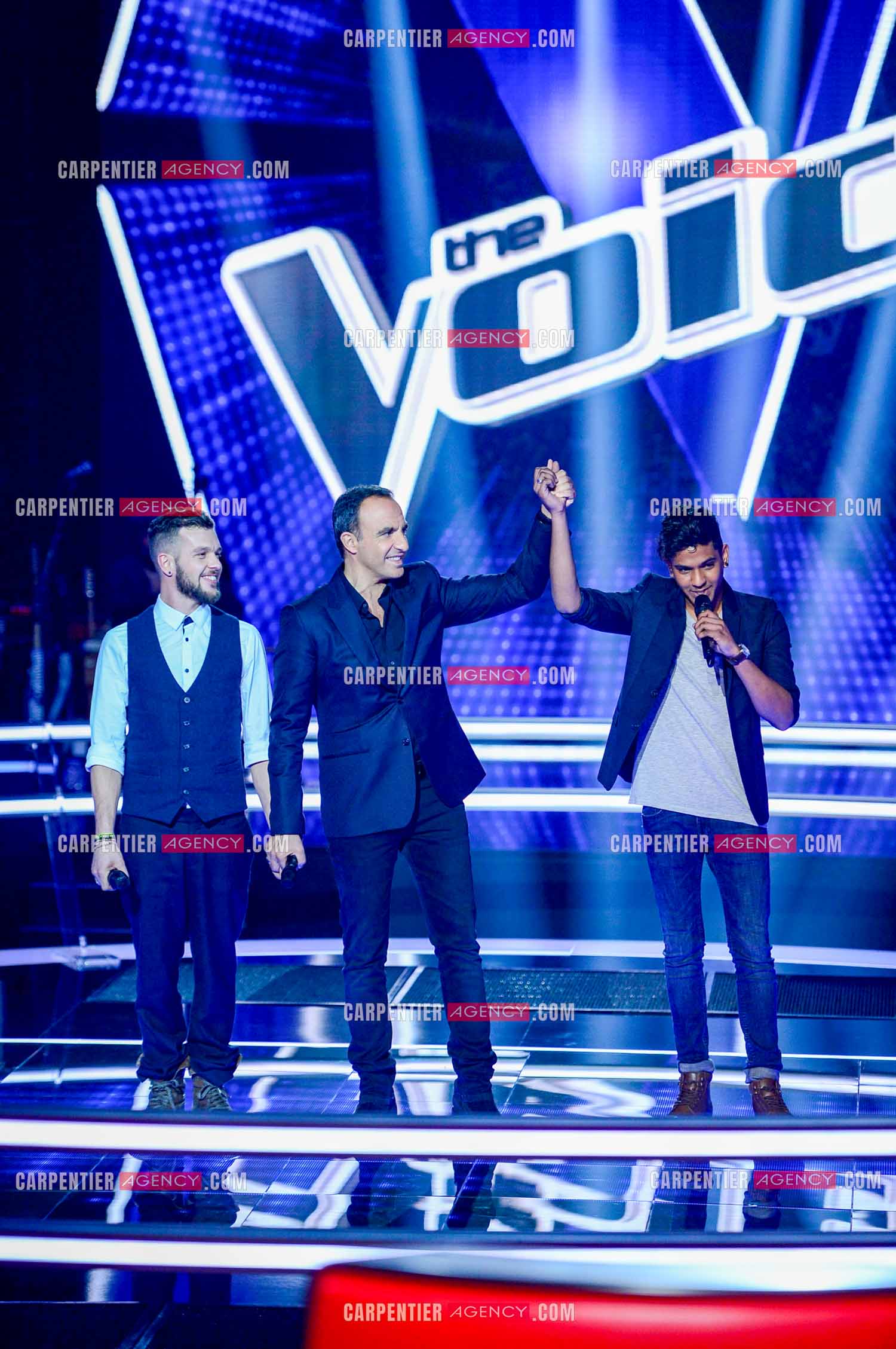 Émission The Voice Saison 5 présentée par l'animateur Nikos Aliagas. Enregistrement des Battles du 5 au 17 Déc 2015. Le candidat Claudio Capéo face au canditat Laurent-Pierre Lecordier.  ( Exclusif )