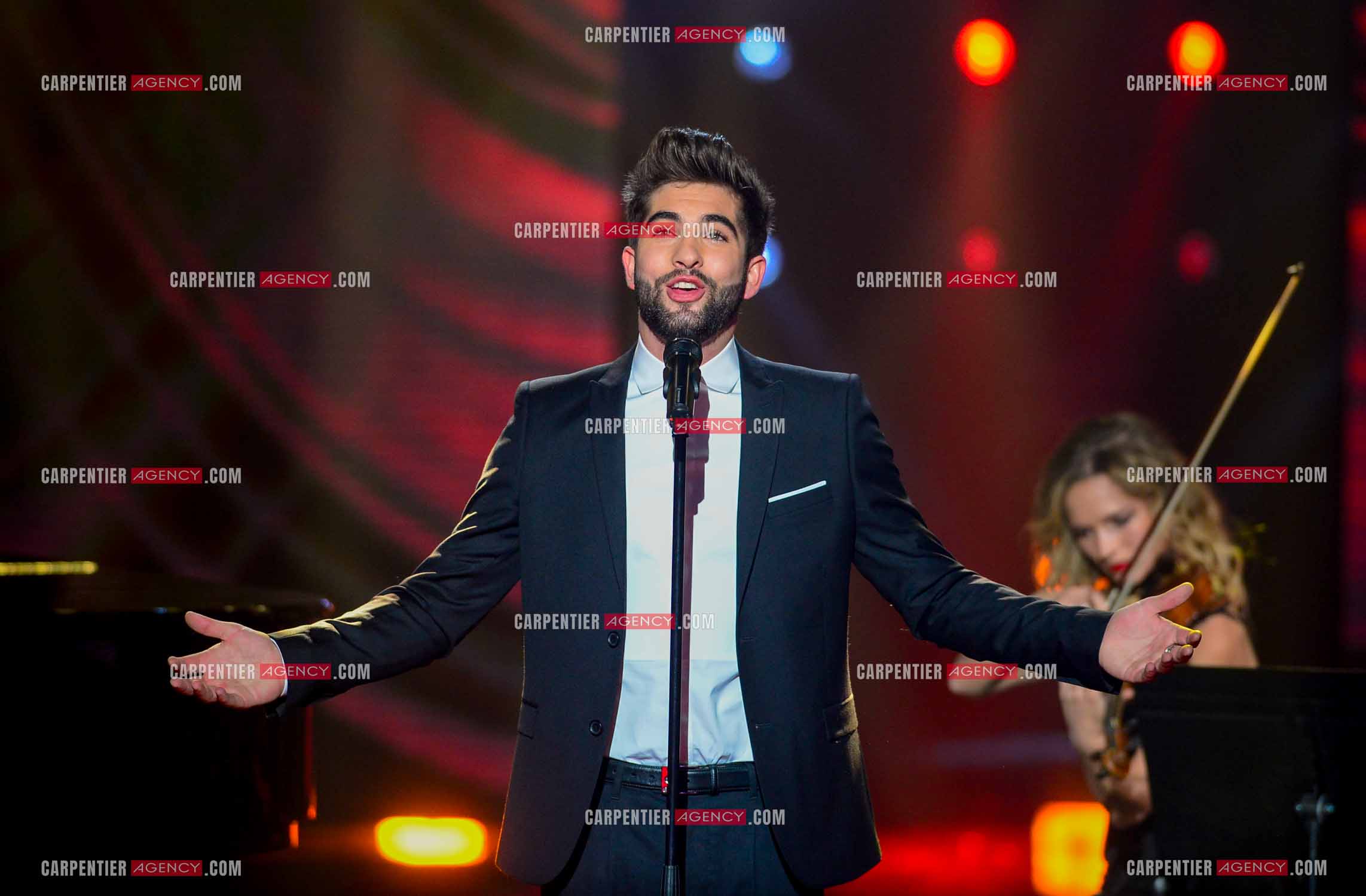 Le chanteur Kendji Girac invité pour la promo de son album sur le plateau de The Voice.  ( Exclusif )
