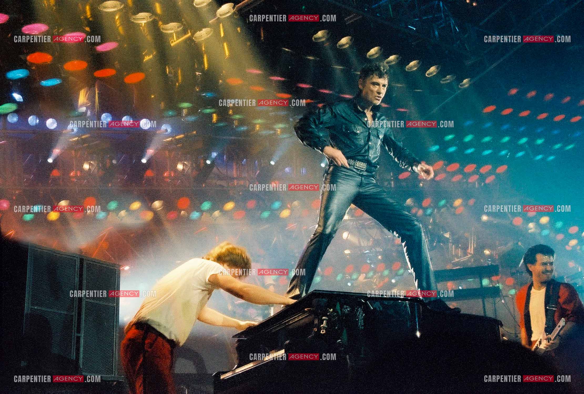 Le chanteur Johnny Hallyday en concert au Zénith de Paris du 26 octobre 1984 au 8 janvier 1985. ( Exclusif )