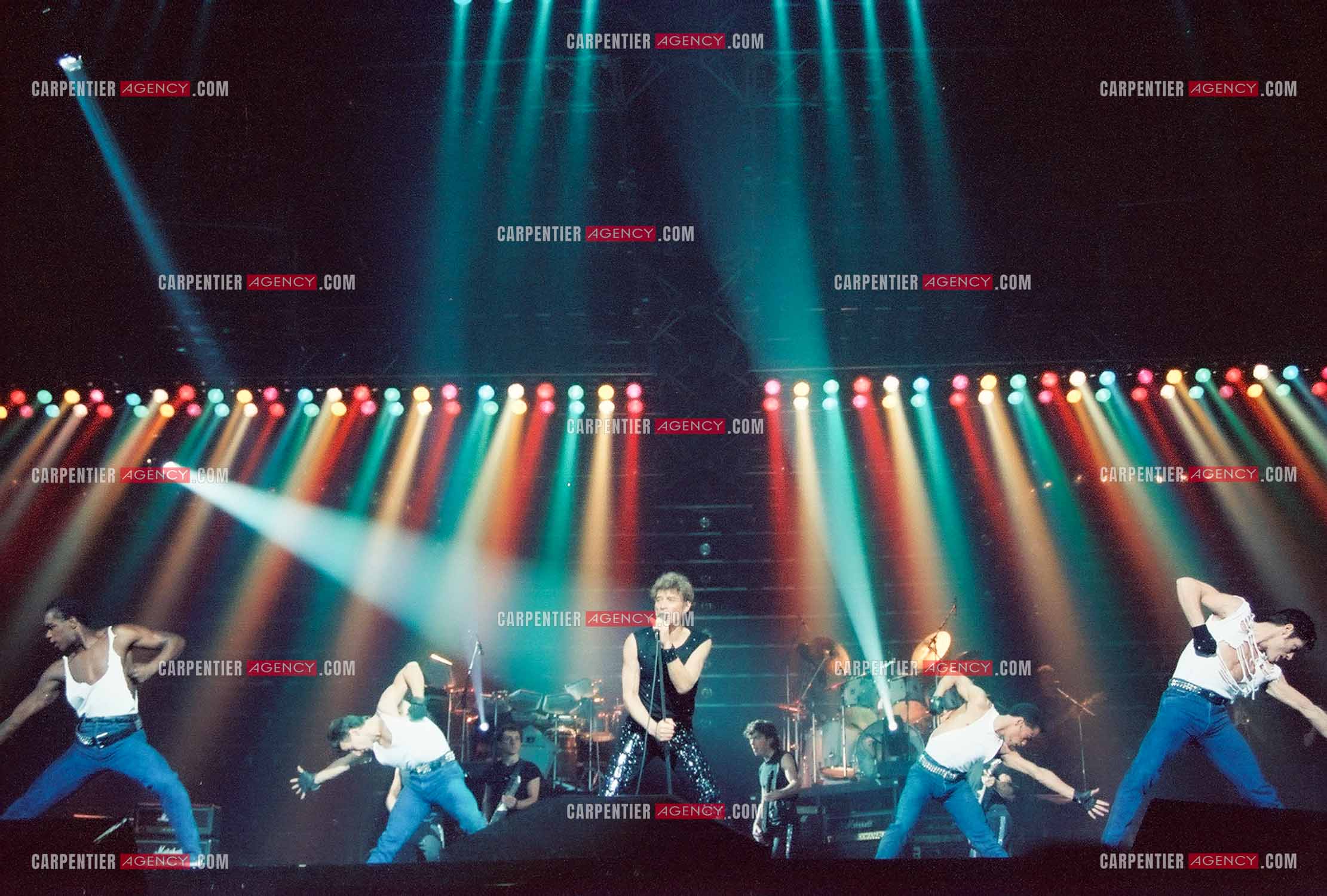 Le chanteur Johnny Hallyday en concert au Zénith de Paris du 26 octobre 1984 au 8 janvier 1985. ( Exclusif )