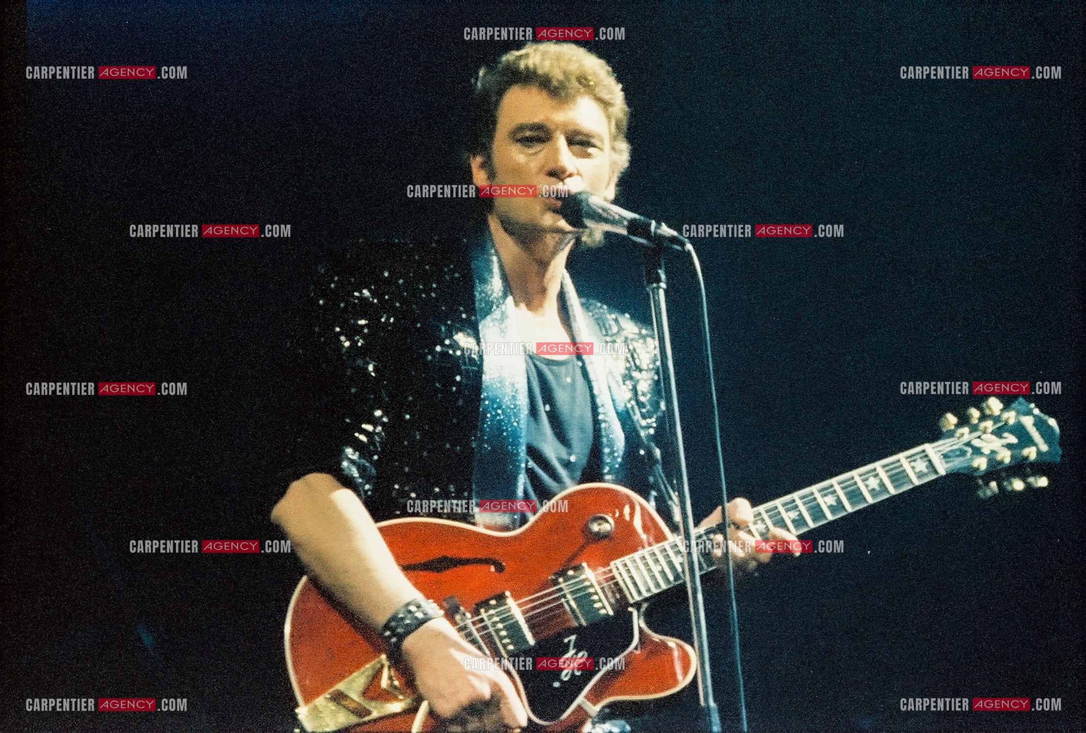 Le chanteur Johnny Hallyday en concert au Zénith de Paris du 26 octobre 1984 au 8 janvier 1985. ( Exclusif )