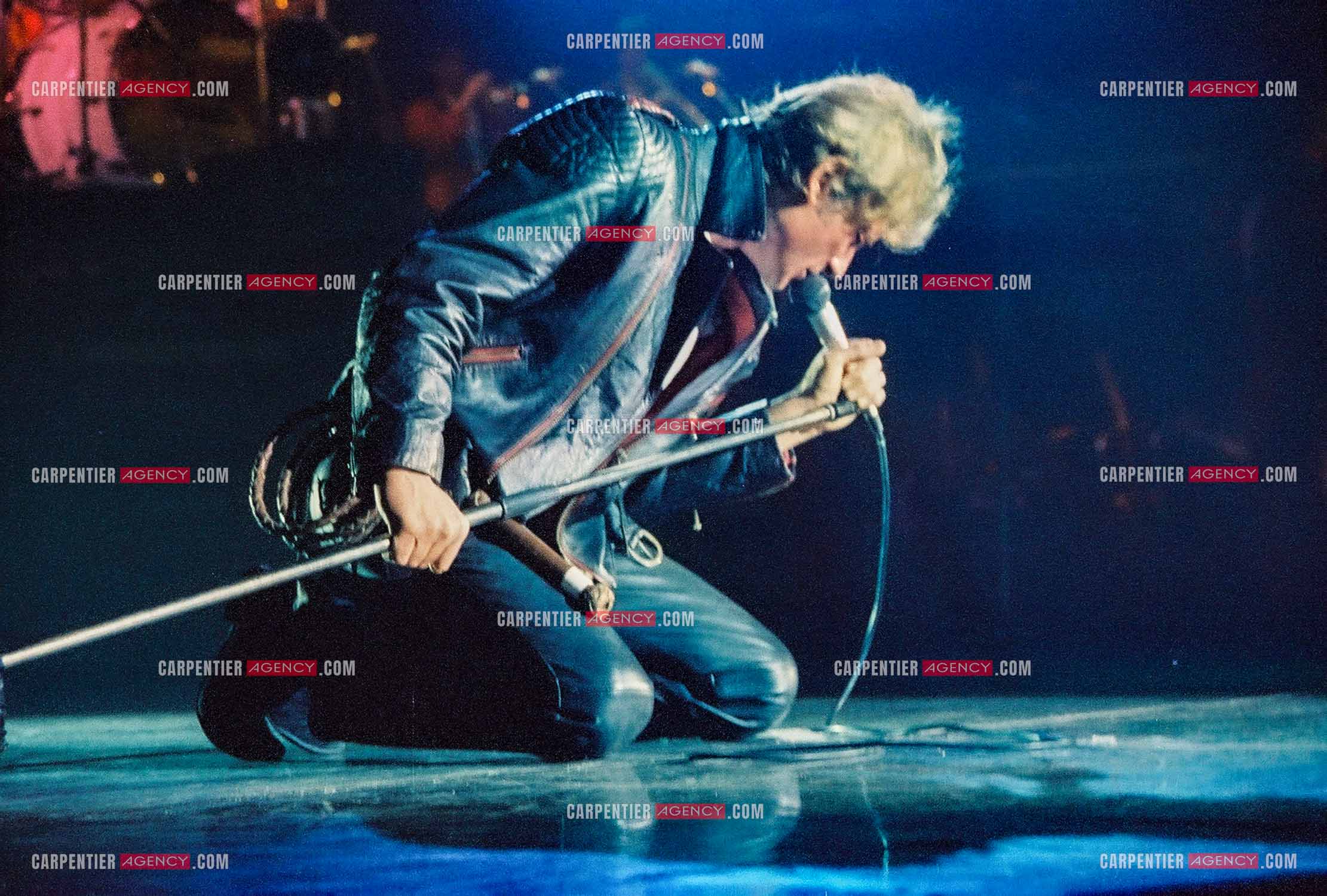 Le chanteur Johnny Hallyday en concert au Zénith de Paris du 26 octobre 1984 au 8 janvier 1985. ( Exclusif )