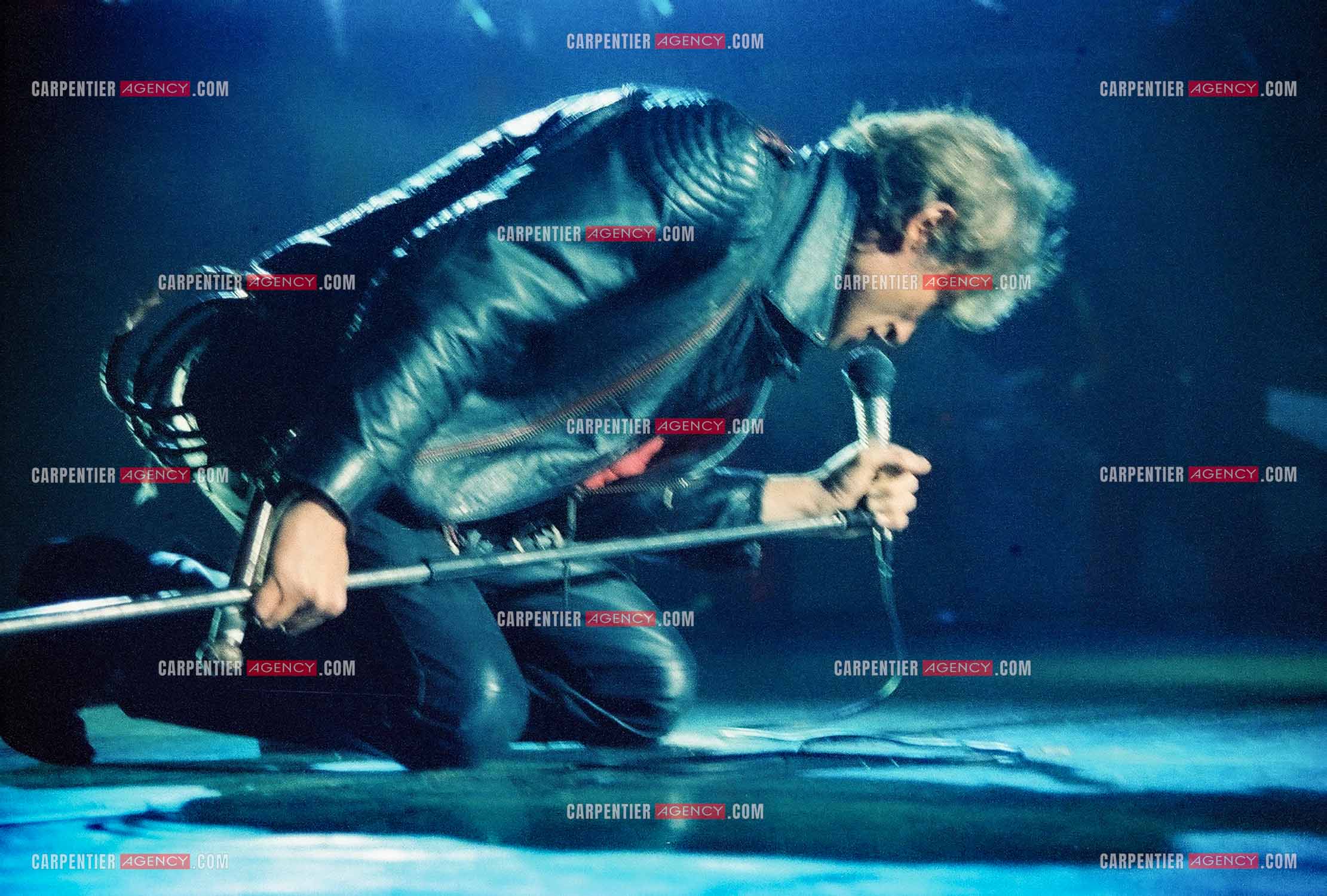 Le chanteur Johnny Hallyday en concert au Zénith de Paris du 26 octobre 1984 au 8 janvier 1985. ( Exclusif )