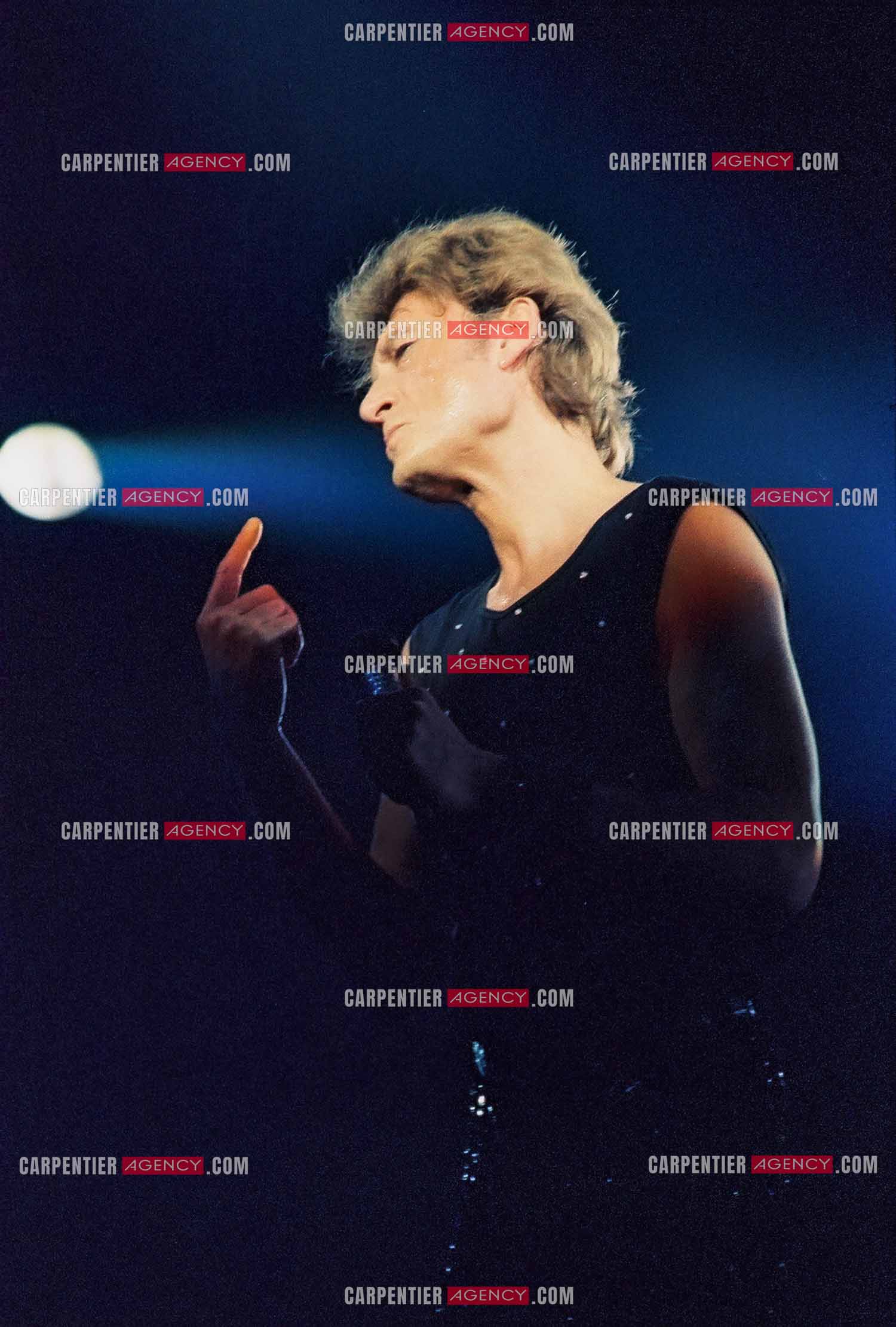 Le chanteur Johnny Hallyday en concert au Zénith de Paris du 26 octobre 1984 au 8 janvier 1985. ( Exclusif )