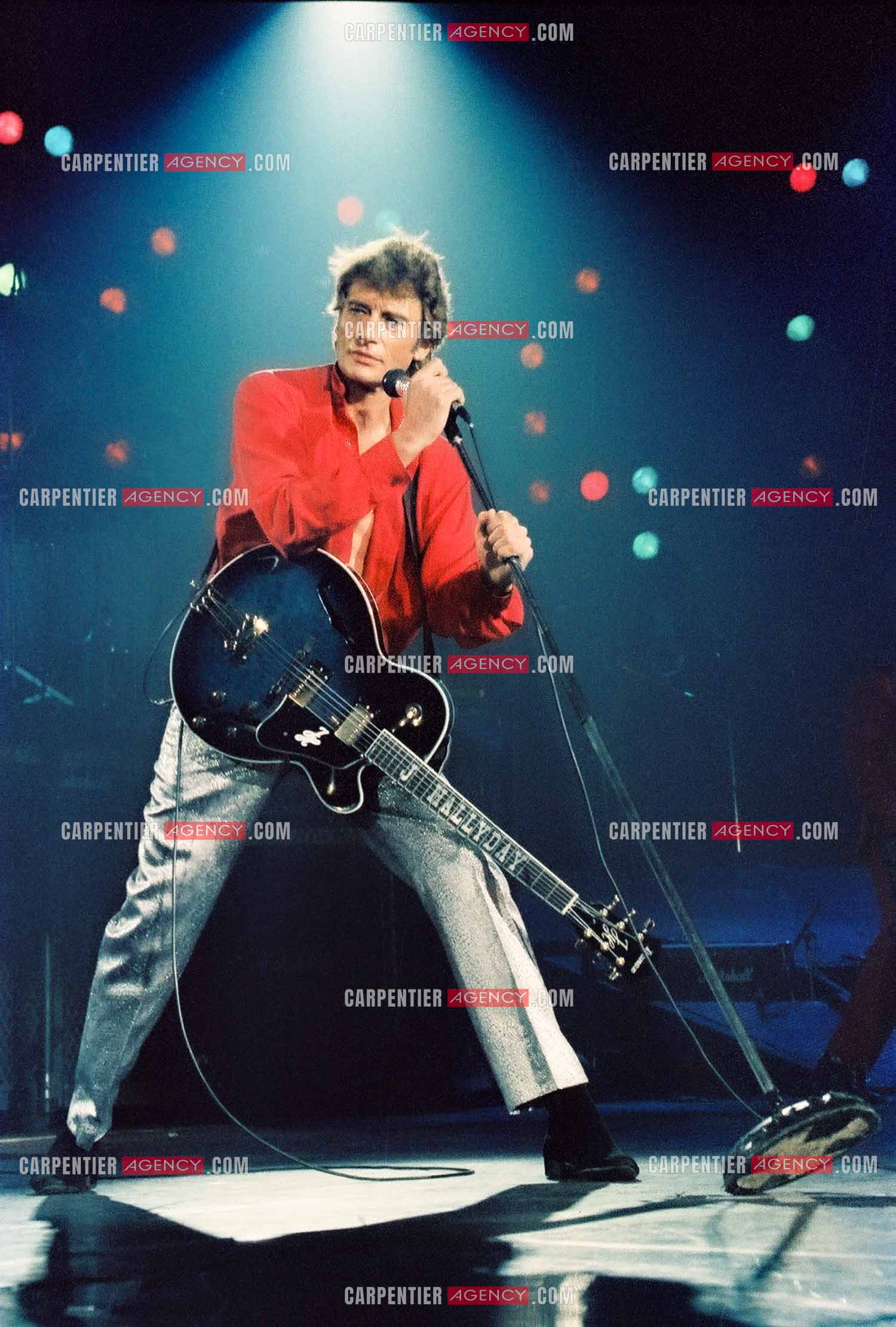 Le chanteur Johnny Hallyday en concert au Zénith de Paris du 26 octobre 1984 au 8 janvier 1985. ( Exclusif )