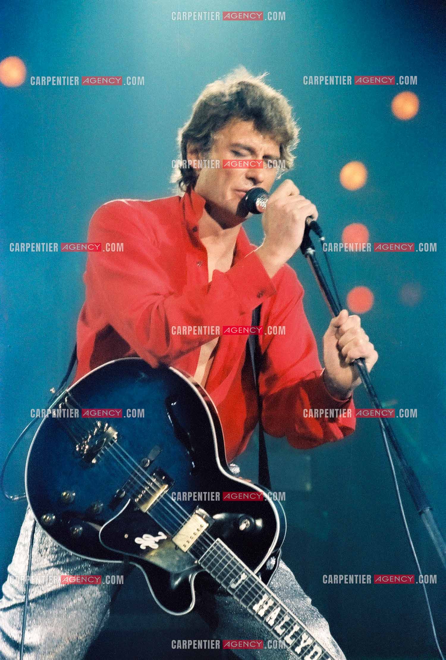 Le chanteur Johnny Hallyday en concert au Zénith de Paris du 26 octobre 1984 au 8 janvier 1985. ( Exclusif )