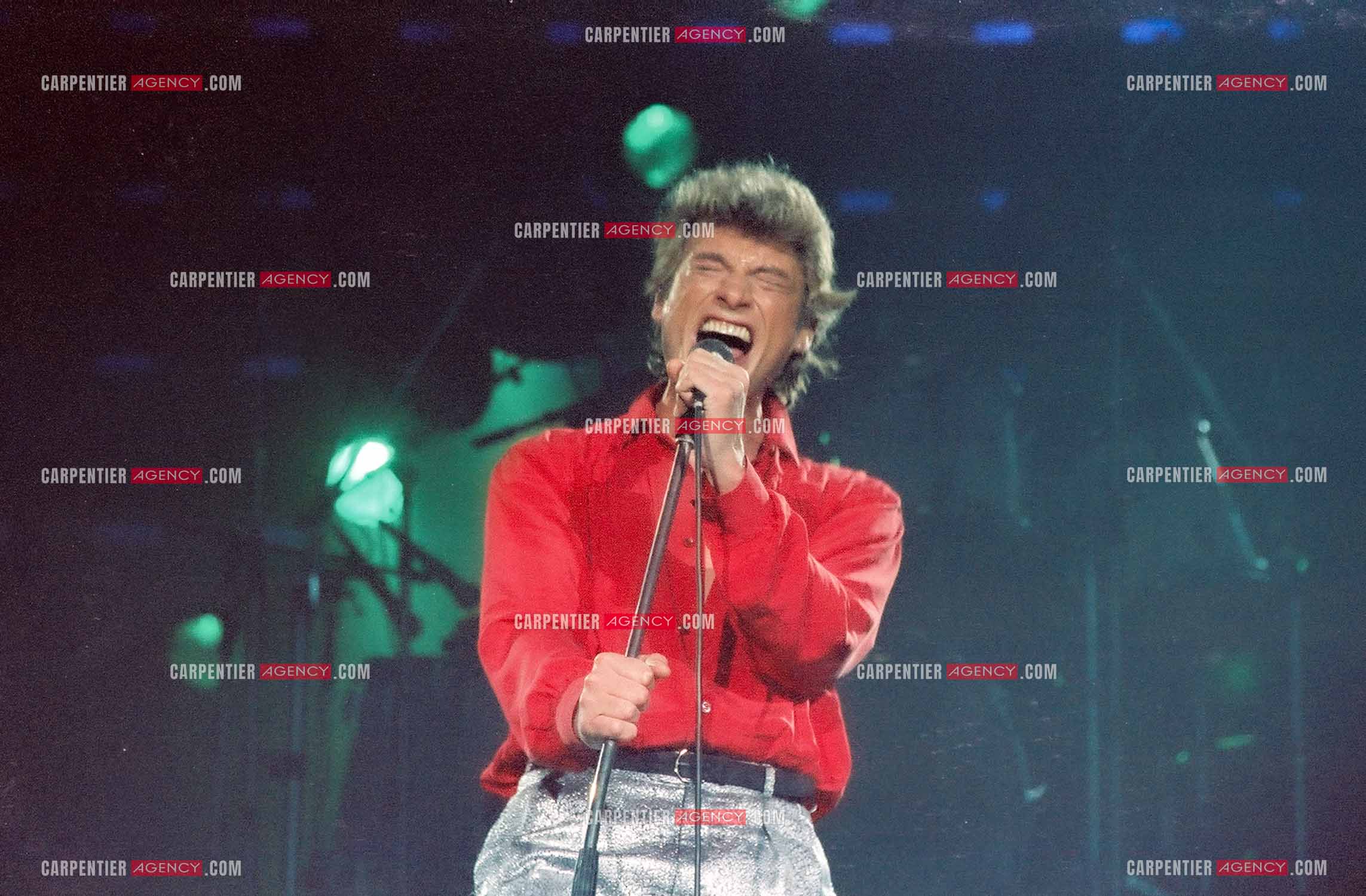 Le chanteur Johnny Hallyday en concert au Zénith de Paris du 26 octobre 1984 au 8 janvier 1985. ( Exclusif )