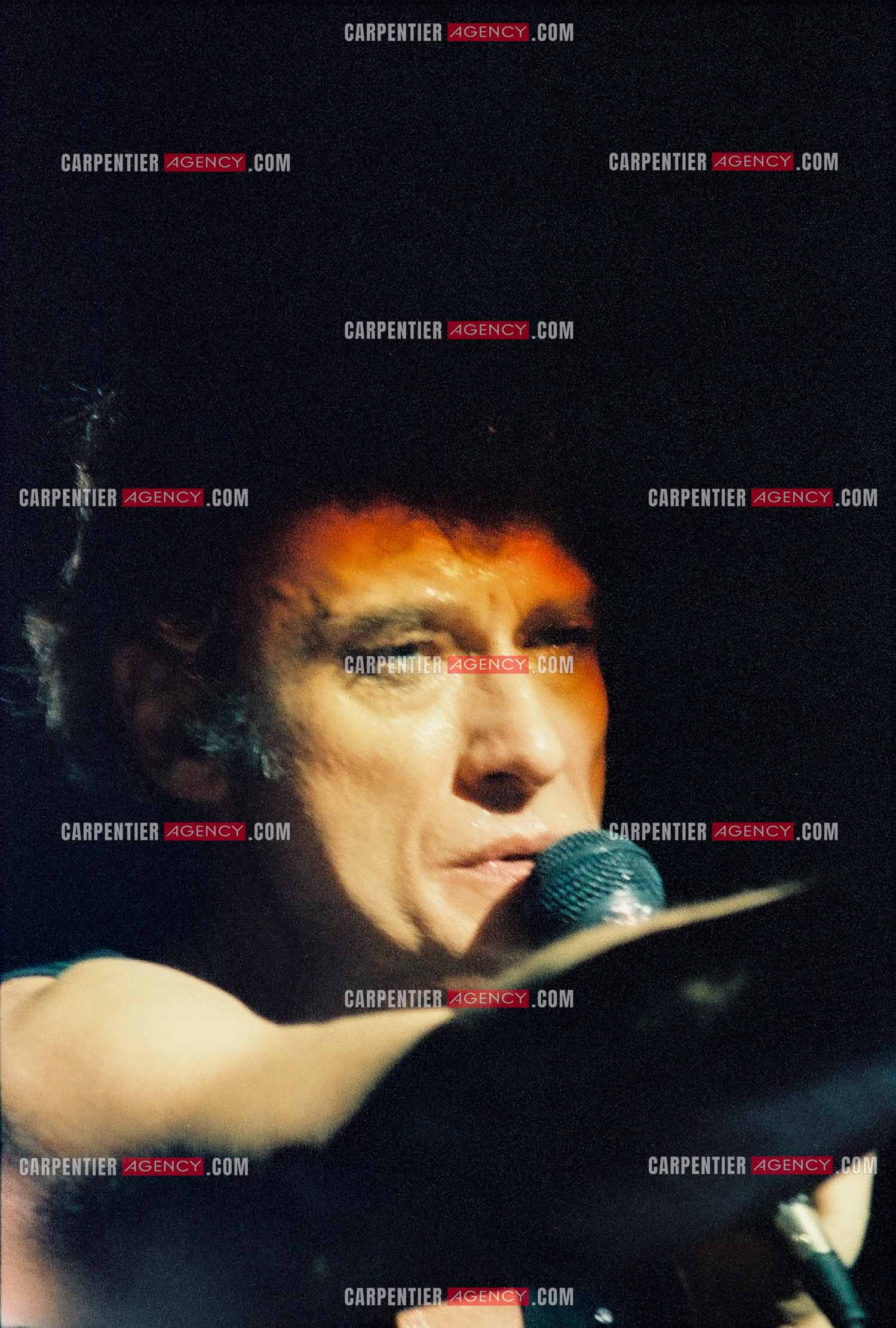 Le chanteur Johnny Hallyday en concert au Zénith de Paris du 26 octobre 1984 au 8 janvier 1985. ( Exclusif )