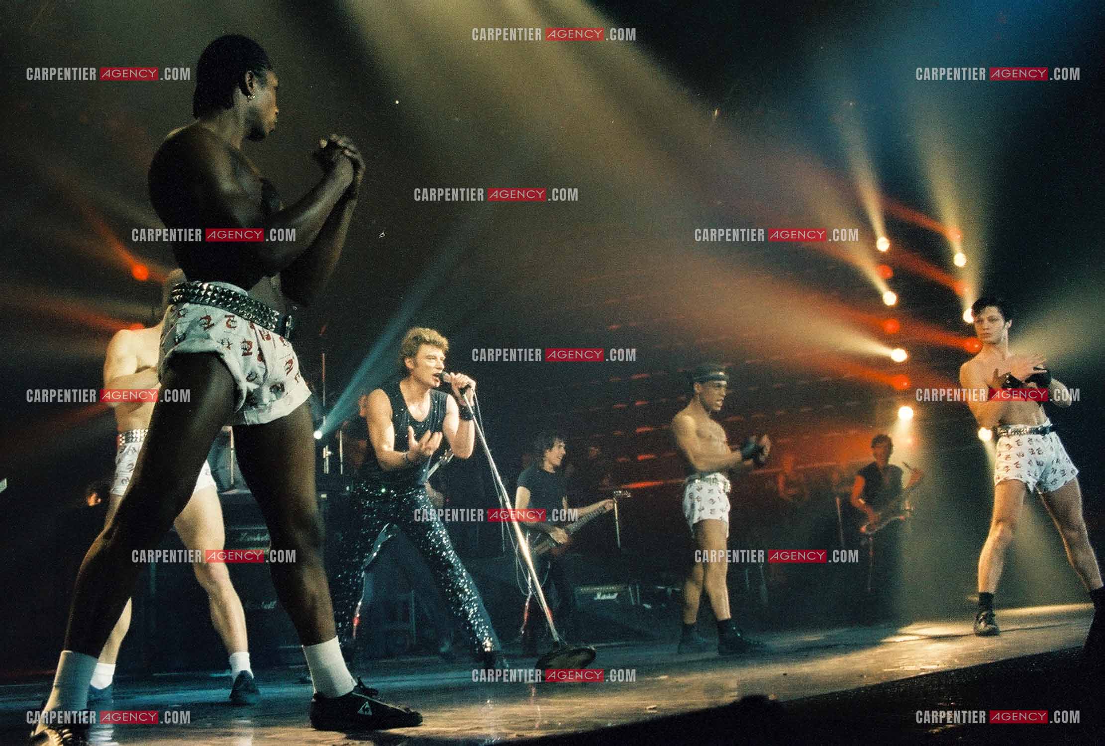 Le chanteur Johnny Hallyday en concert au Zénith de Paris du 26 octobre 1984 au 8 janvier 1985. ( Exclusif )