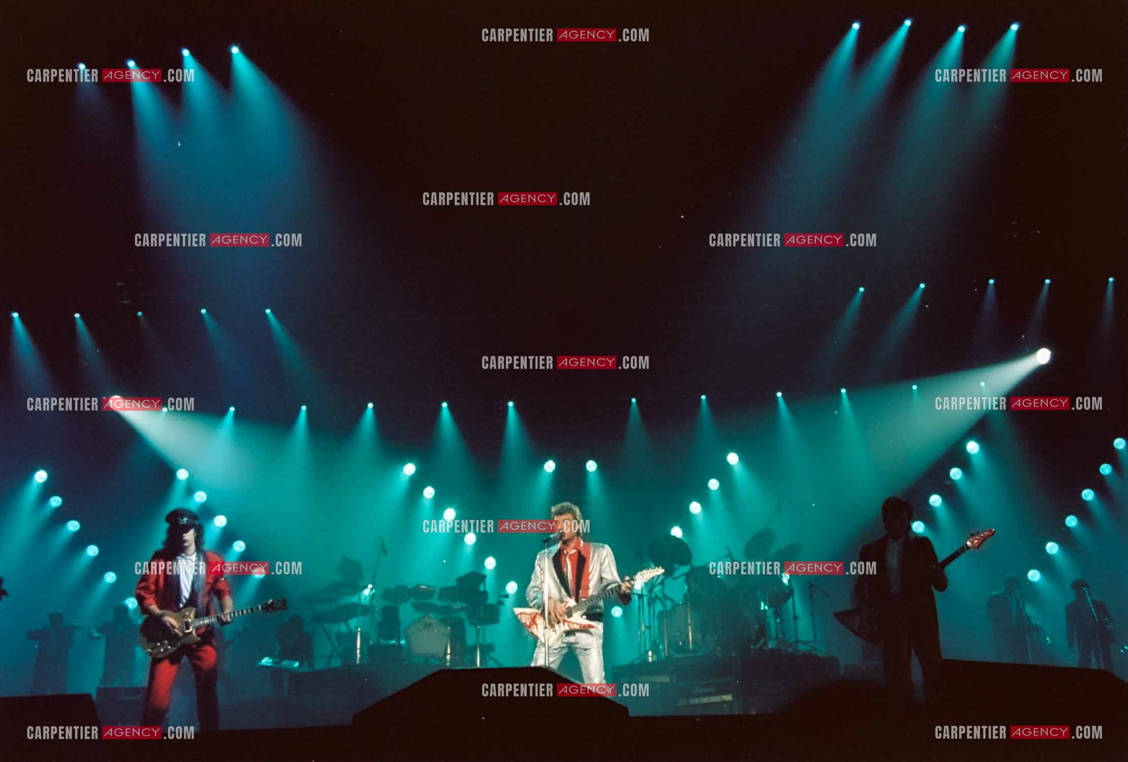 Le chanteur Johnny Hallyday en concert au Zénith de Paris du 26 octobre 1984 au 8 janvier 1985. ( Exclusif )