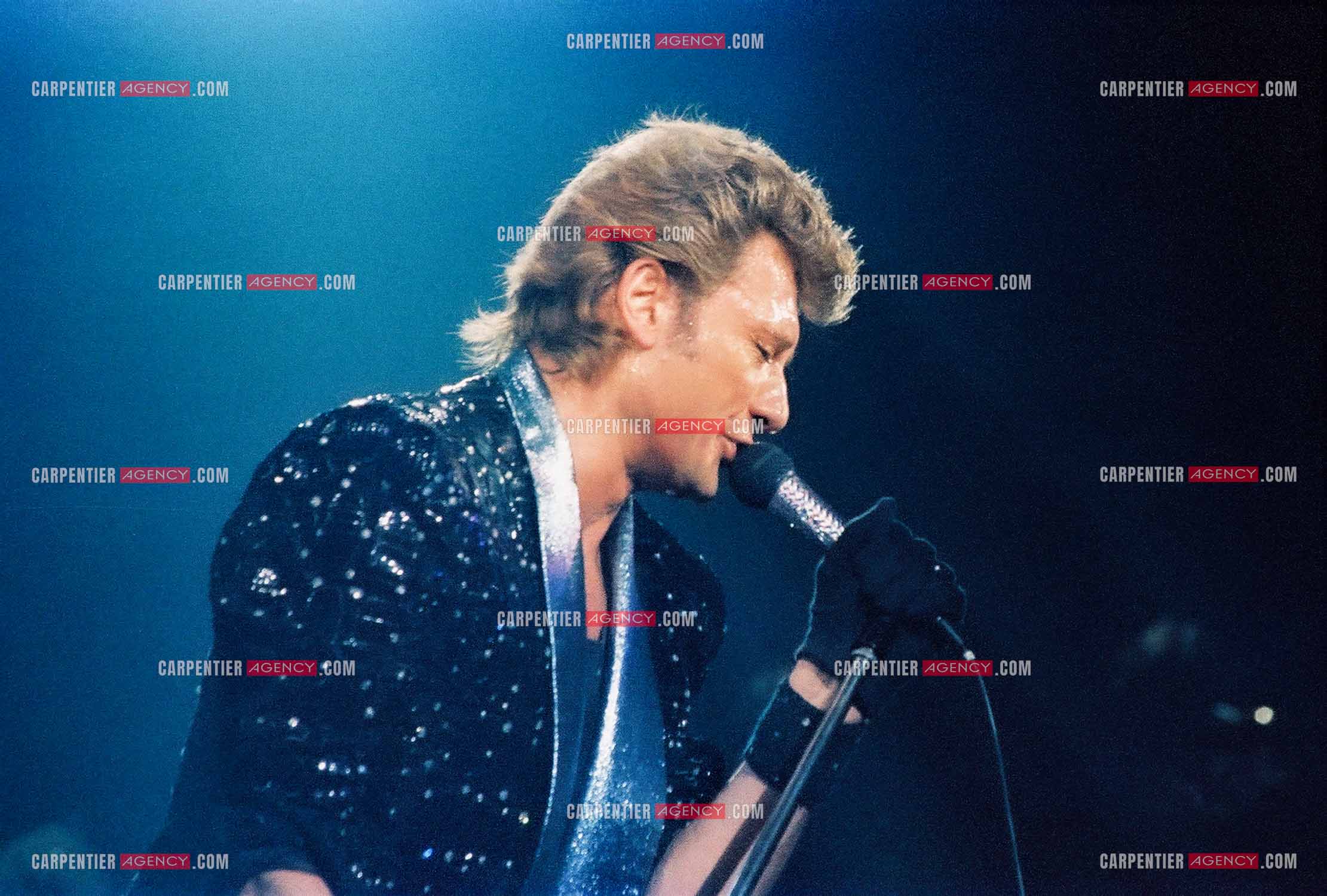 Le chanteur Johnny Hallyday en concert au Zénith de Paris du 26 octobre 1984 au 8 janvier 1985. ( Exclusif )