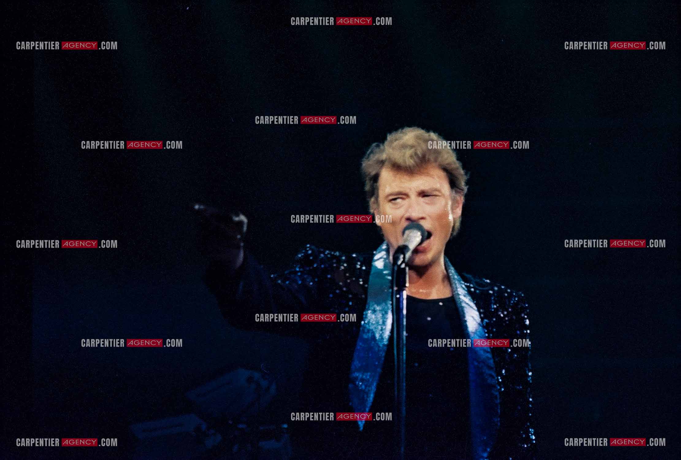 Le chanteur Johnny Hallyday en concert au Zénith de Paris du 26 octobre 1984 au 8 janvier 1985. ( Exclusif )