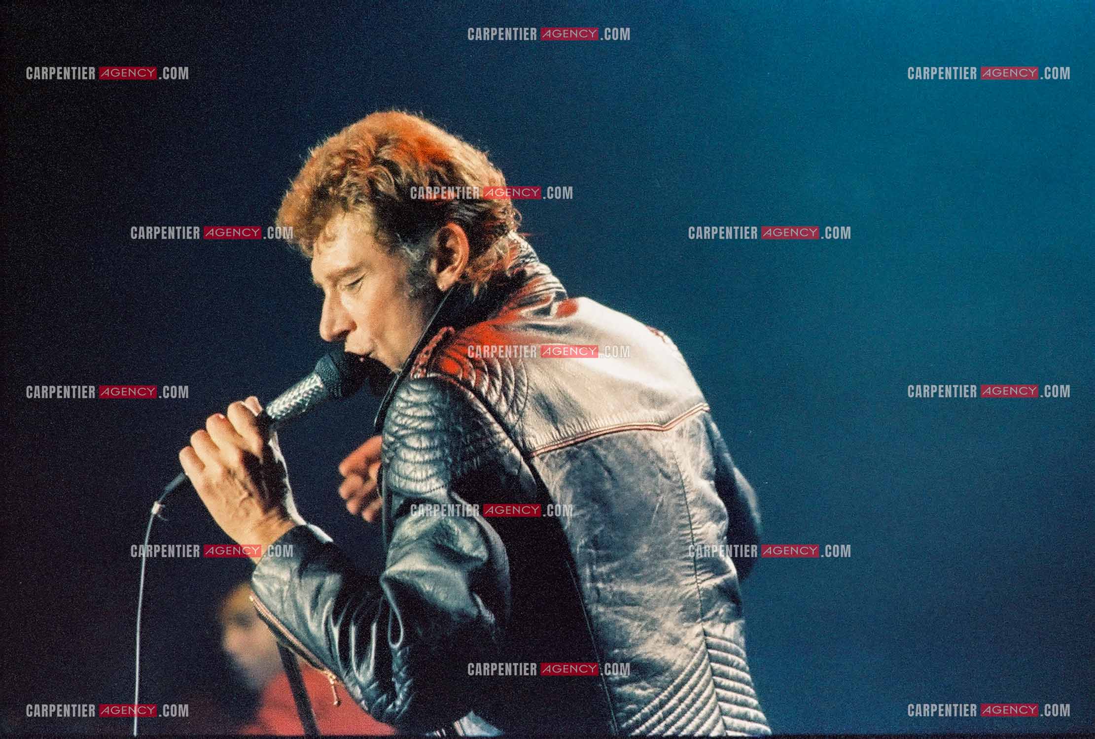 Le chanteur Johnny Hallyday en concert au Zénith de Paris du 26 octobre 1984 au 8 janvier 1985. ( Exclusif )