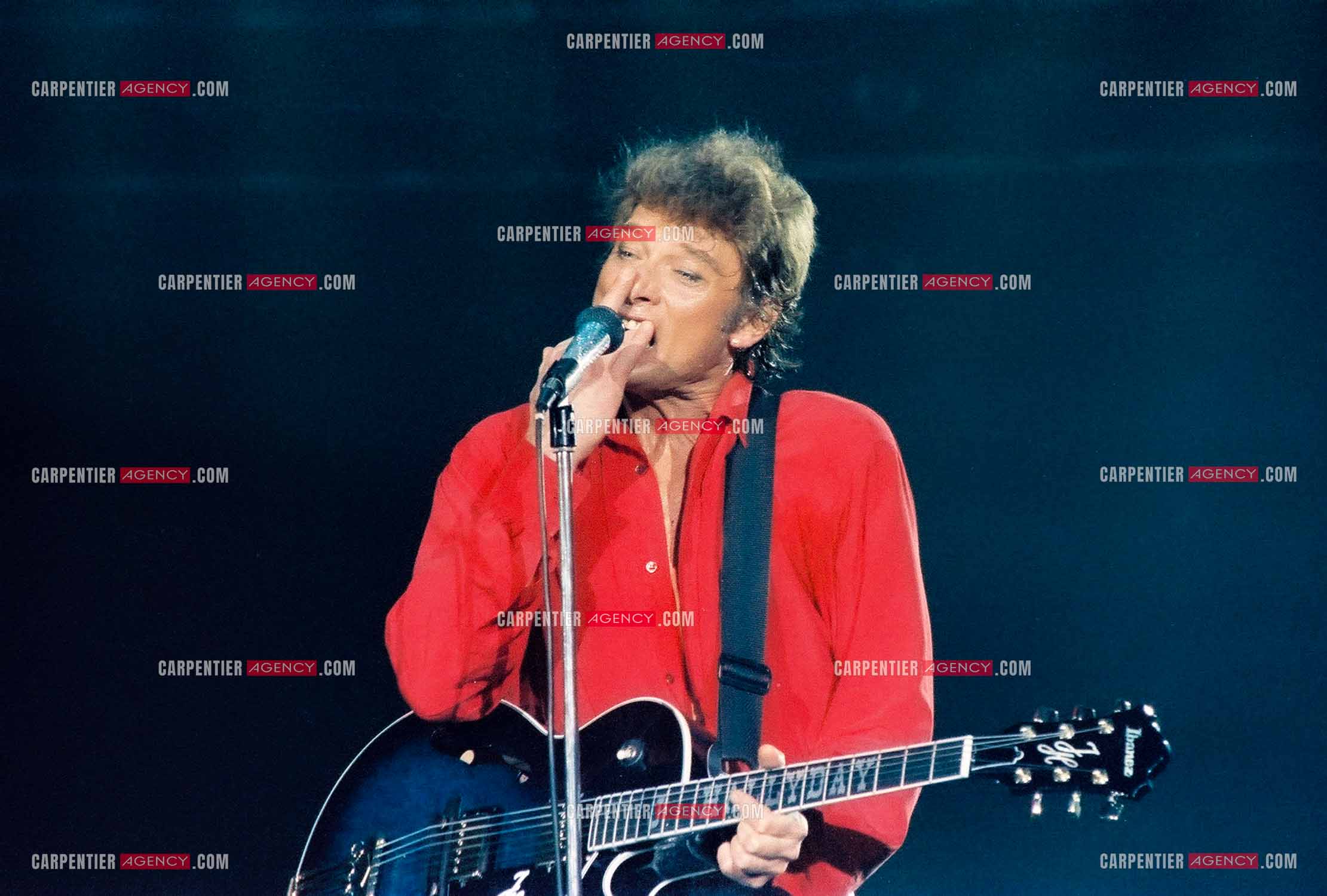Le chanteur Johnny Hallyday en concert au Zénith de Paris du 26 octobre 1984 au 8 janvier 1985. ( Exclusif )