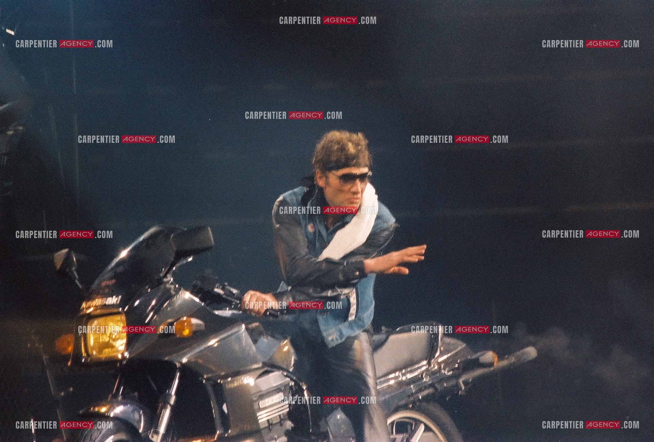 Le chanteur Johnny Hallyday en concert au Zénith de Paris du 26 octobre 1984 au 8 janvier 1985. ( Exclusif )