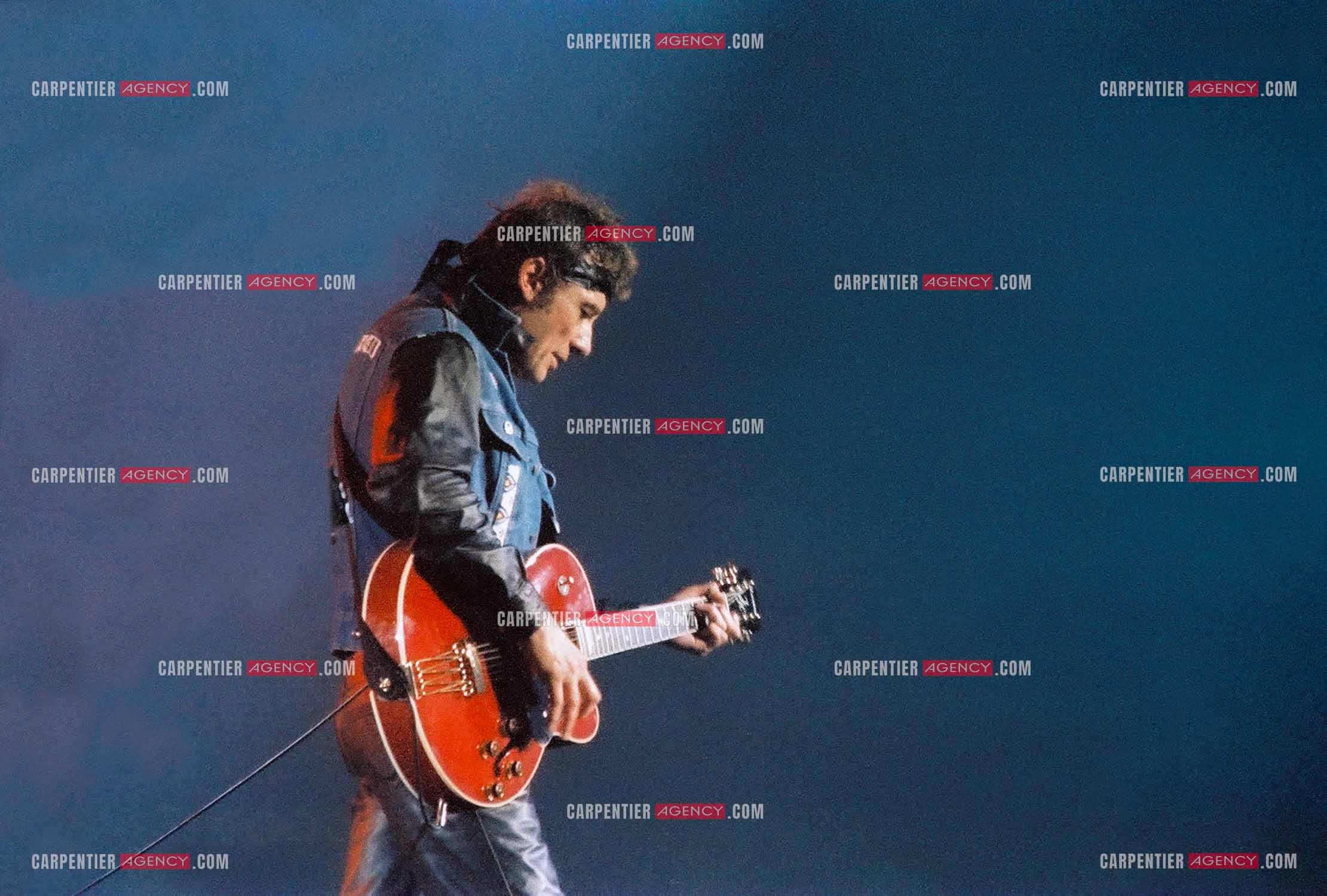 Le chanteur Johnny Hallyday en concert au Zénith de Paris du 26 octobre 1984 au 8 janvier 1985. ( Exclusif )