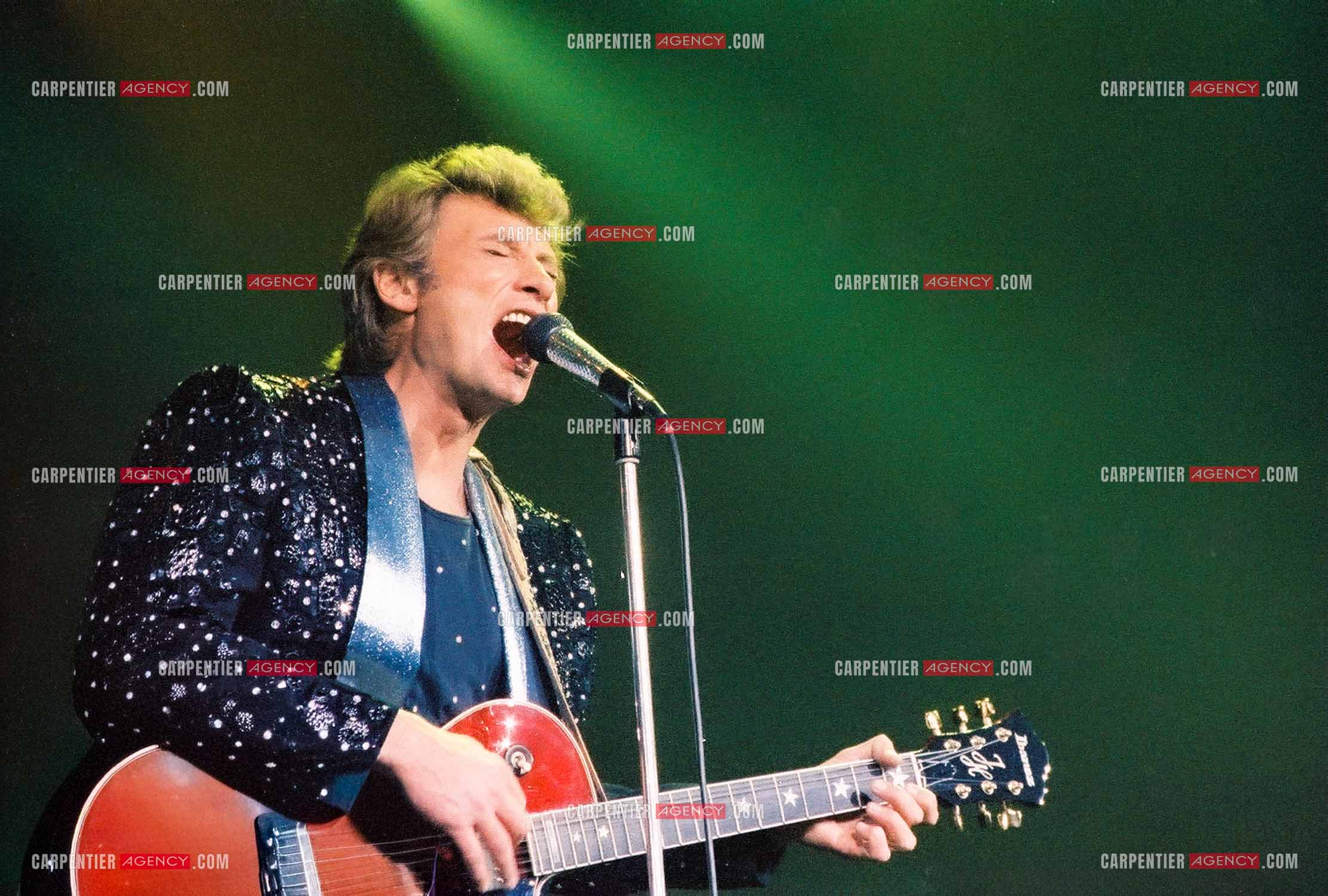 Le chanteur Johnny Hallyday en concert au Zénith de Paris du 26 octobre 1984 au 8 janvier 1985. ( Exclusif )