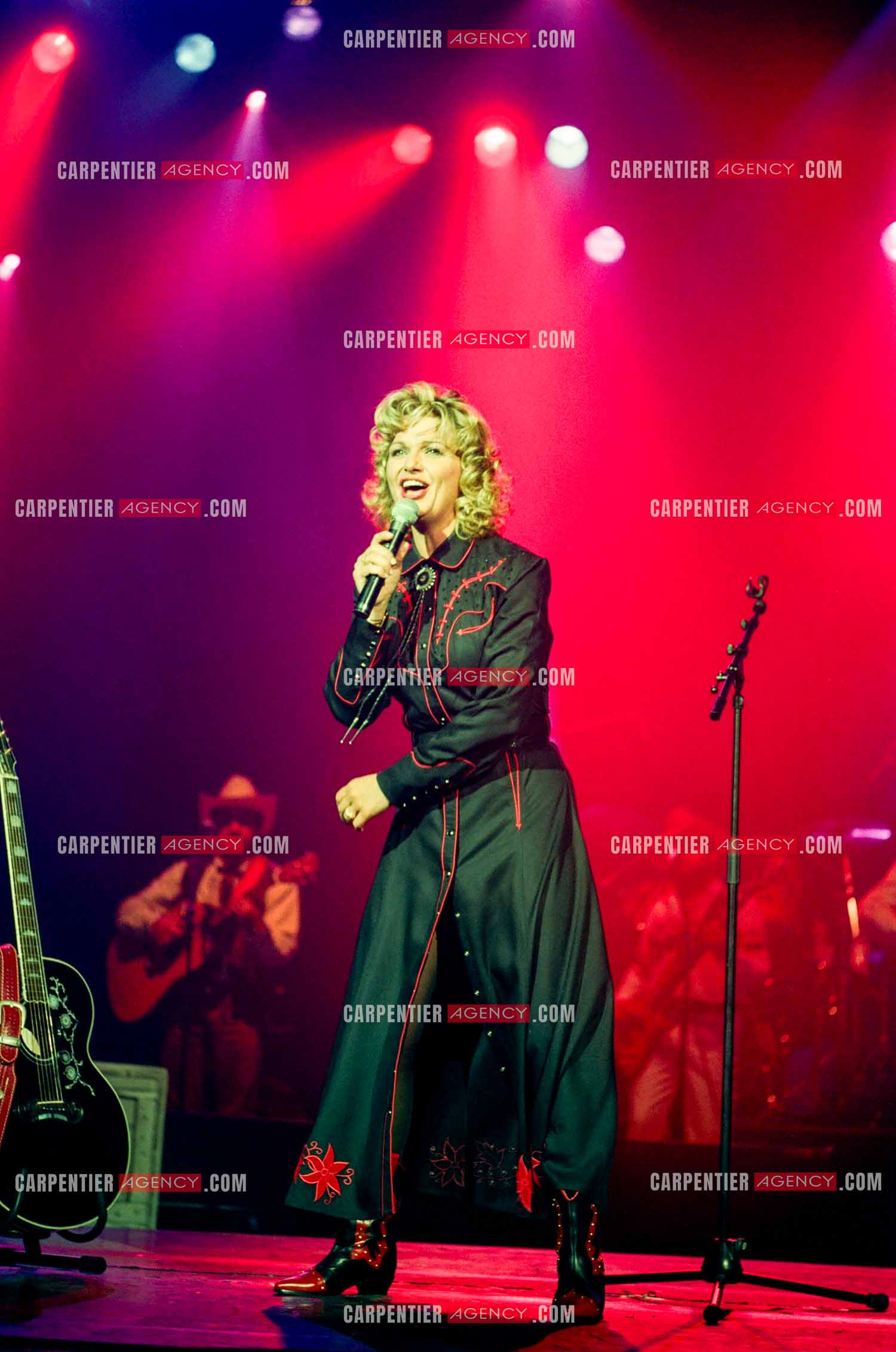 La chanteuse Jeane Manson en concert Country Girl au Casino de Paris.  ( Exclusif )