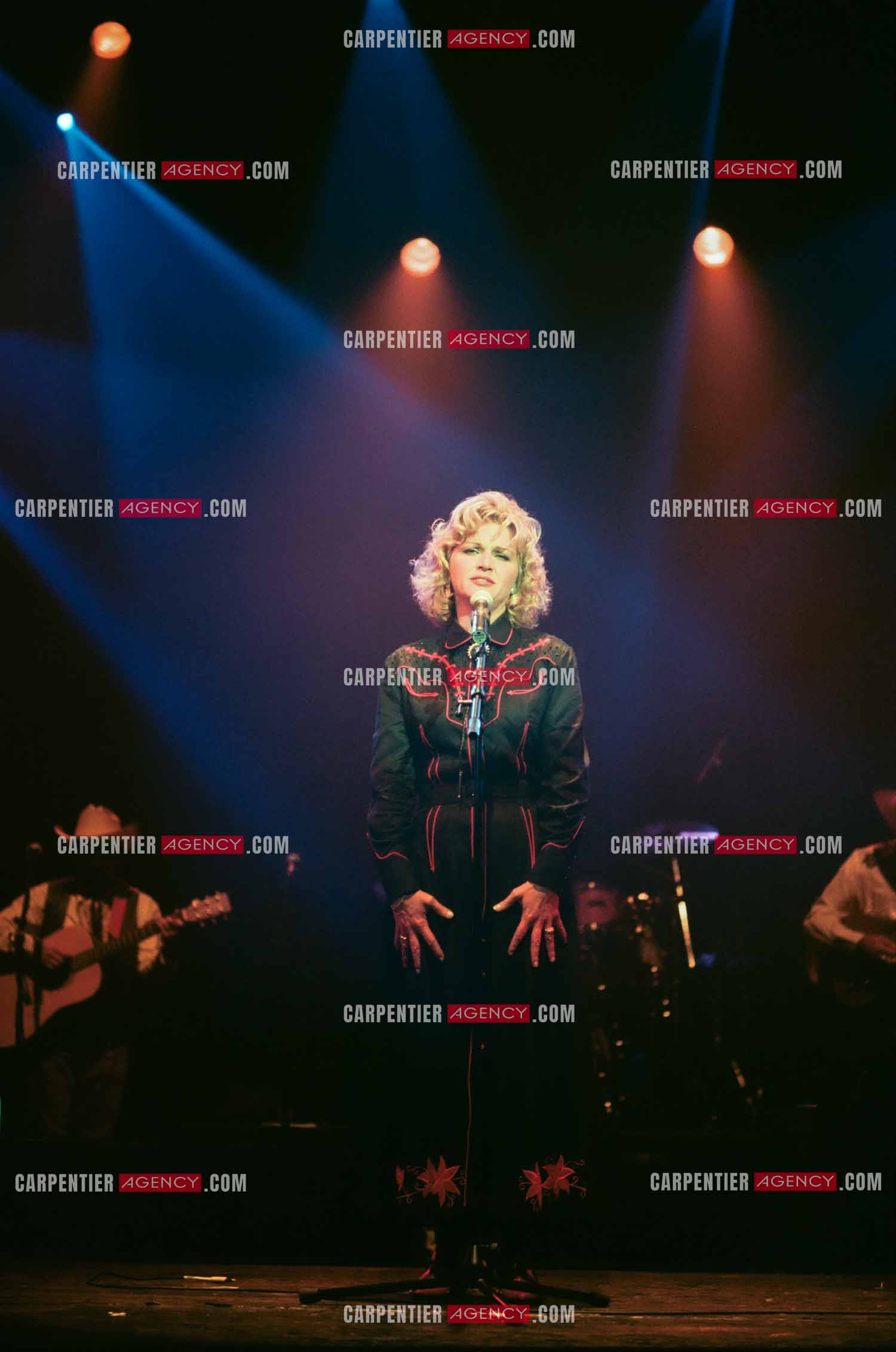 La chanteuse Jeane Manson en concert Country Girl au Casino de Paris.  ( Exclusif )