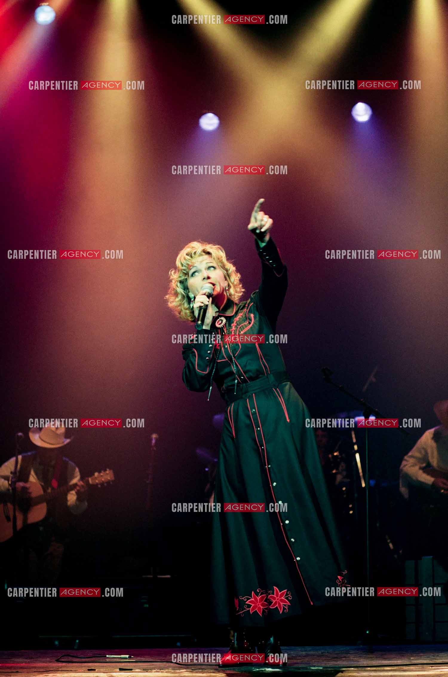 La chanteuse Jeane Manson en concert Country Girl au Casino de Paris.  ( Exclusif )